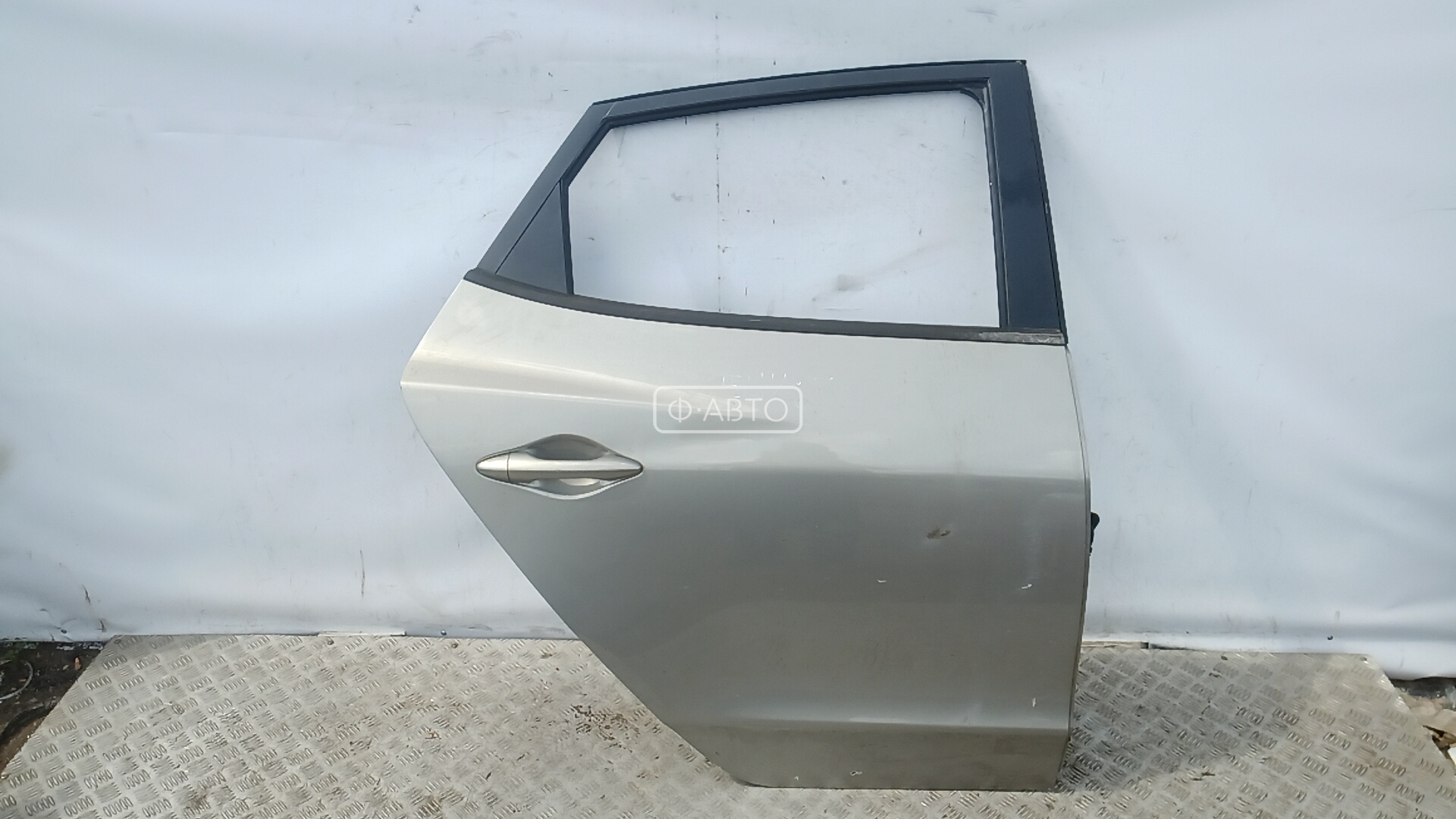 Дверь задняя правая
