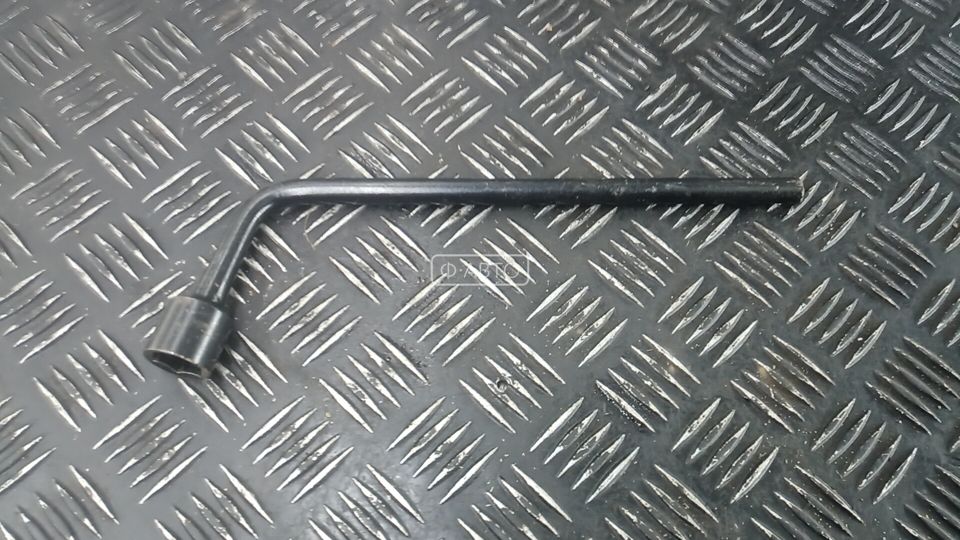 Ключ колесный