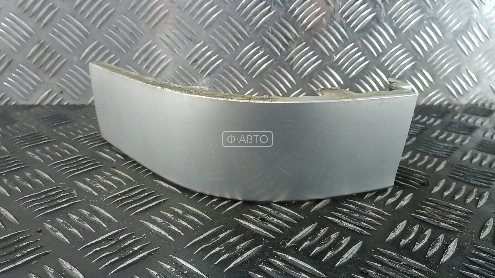 Ус под фонарь левый