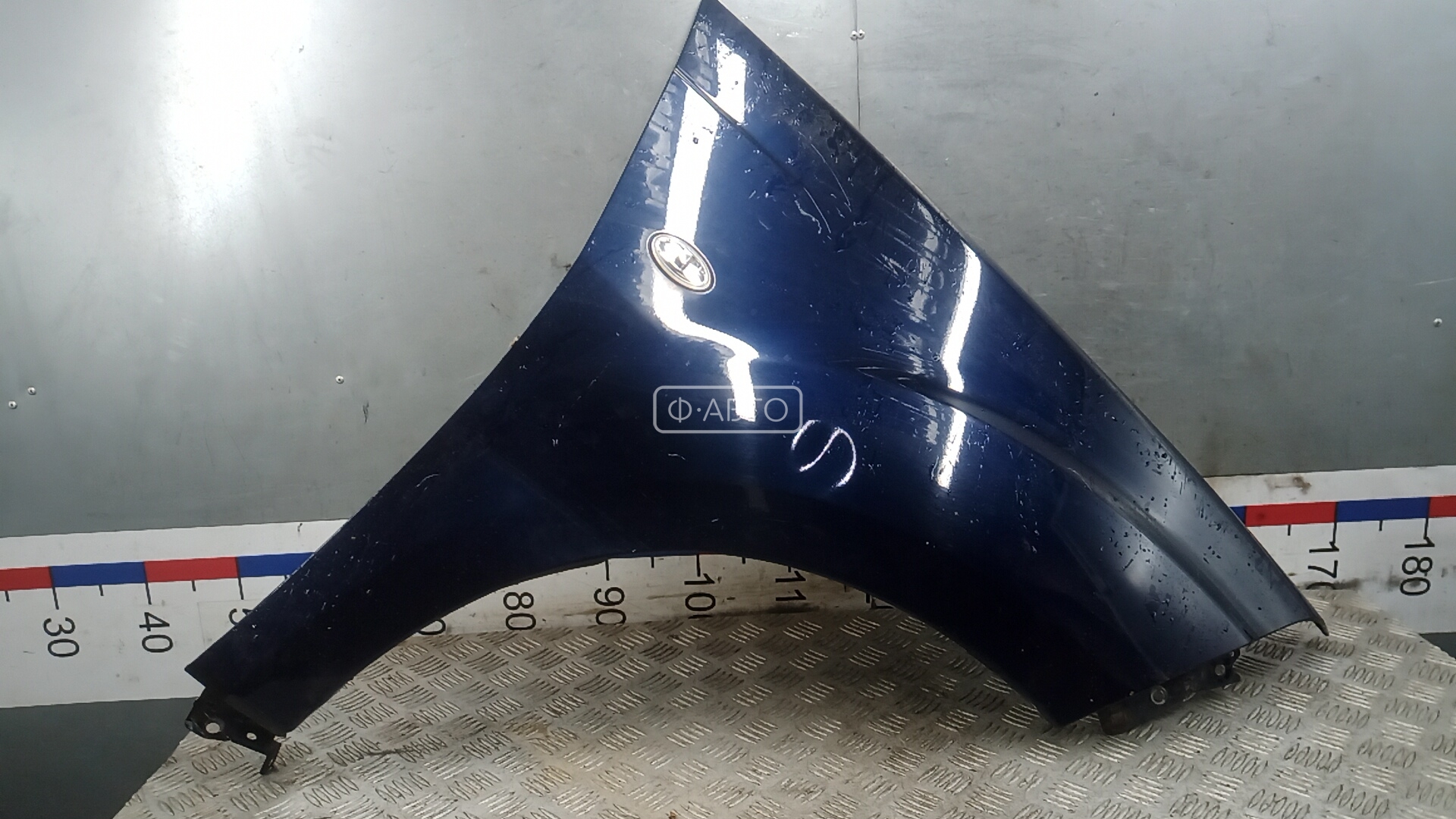 Крыло переднее правое