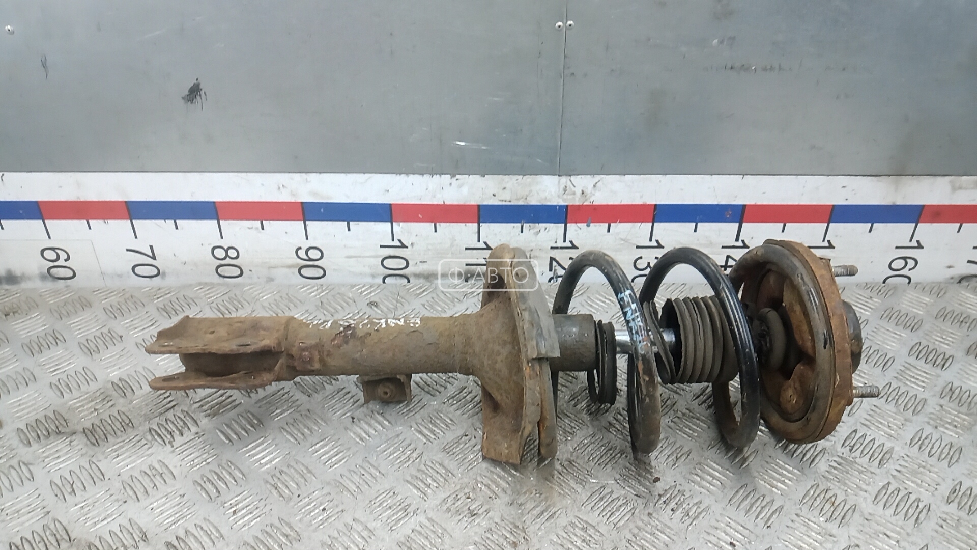 Стойка передняя левая