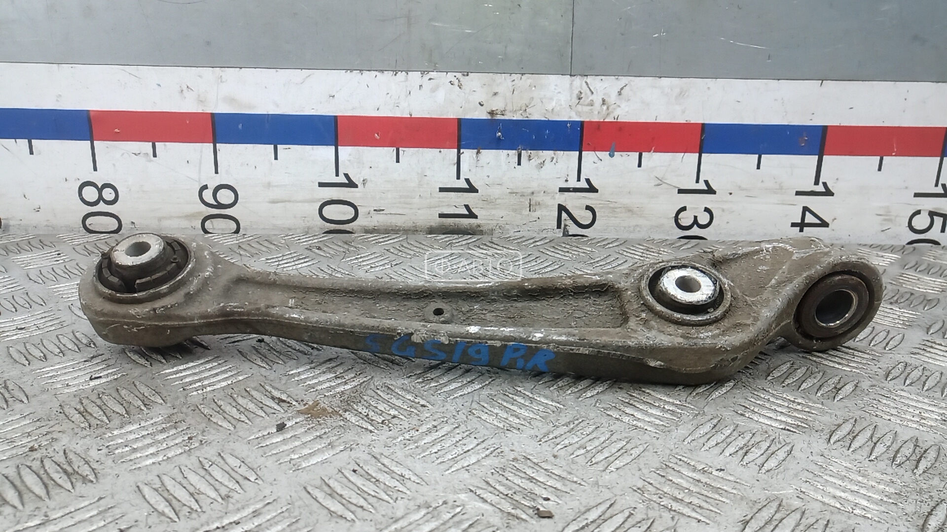 Рычаг передний нижний правый