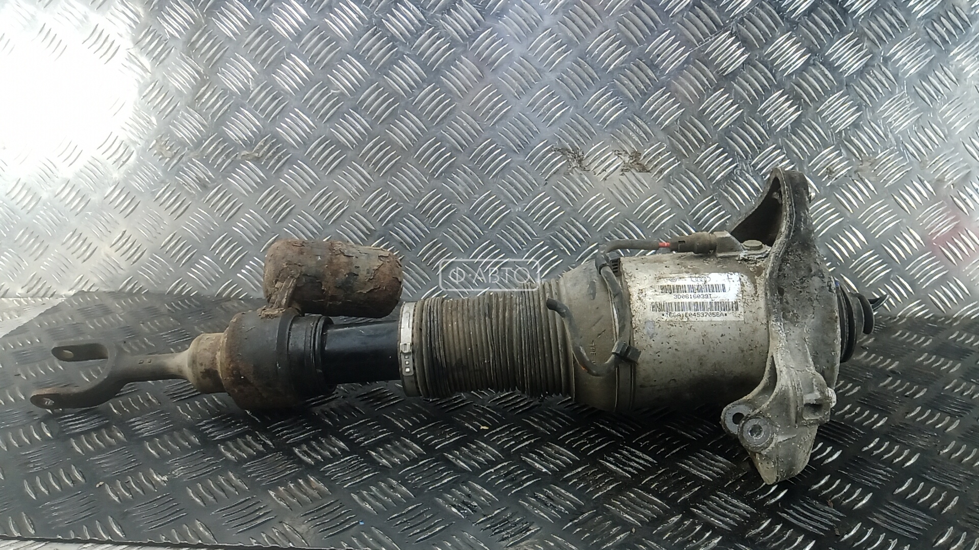 Стойка передняя правая