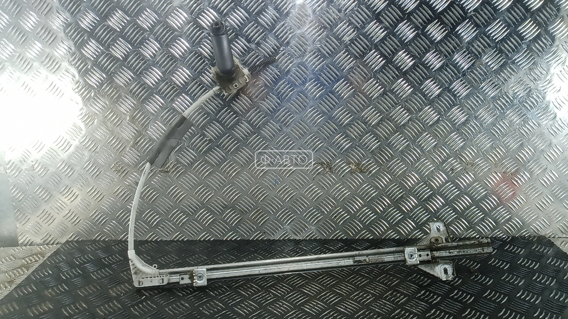 Стеклоподъемник передний левый