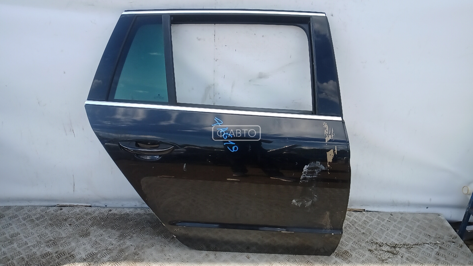 Дверь задняя правая
