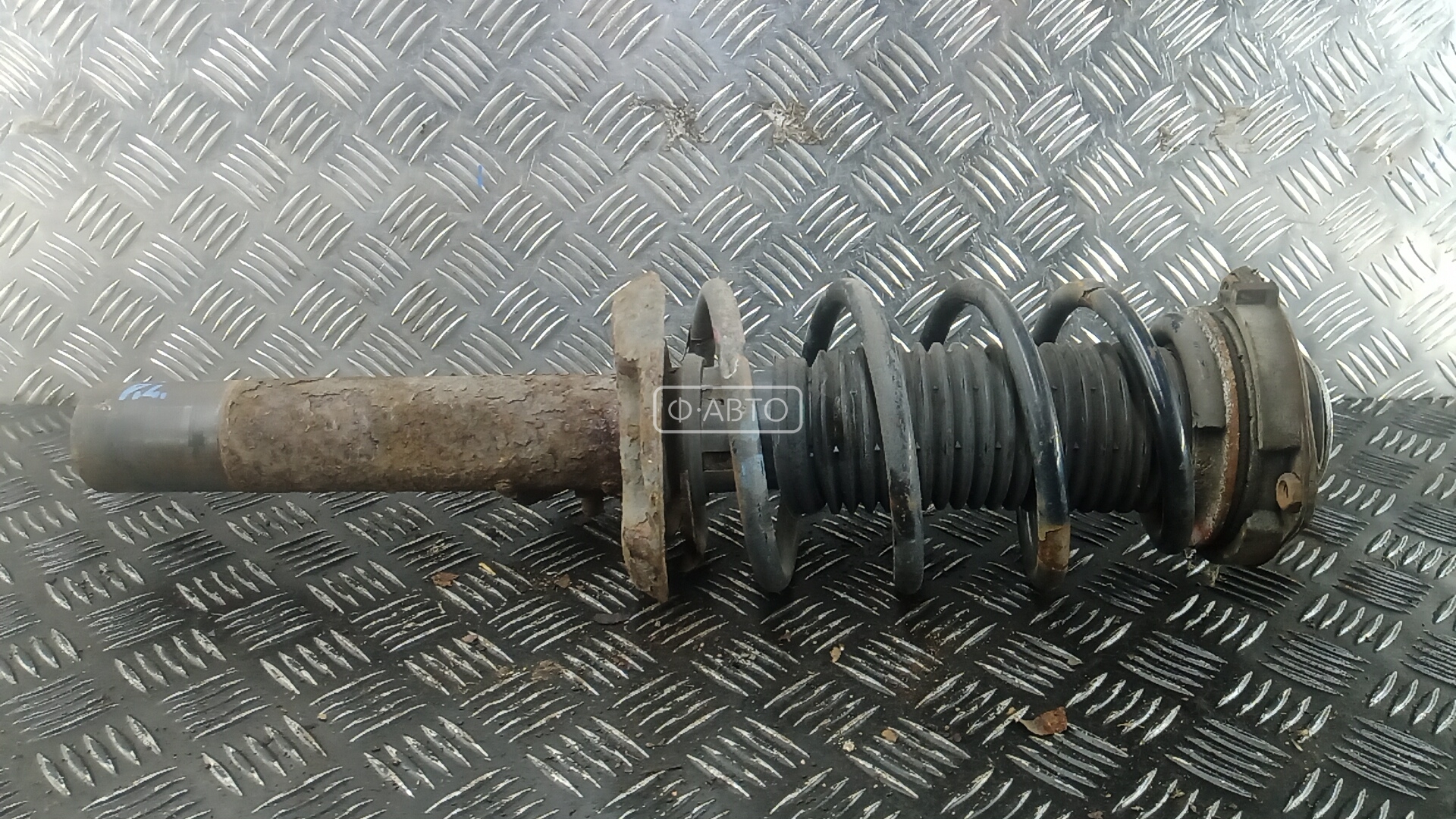 Стойка передняя левая