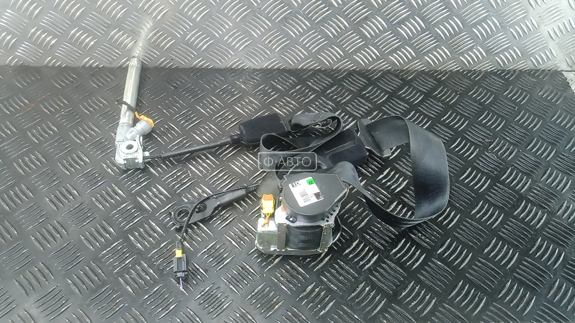 Ремень безопасности с пиропатроном сиденья переднего