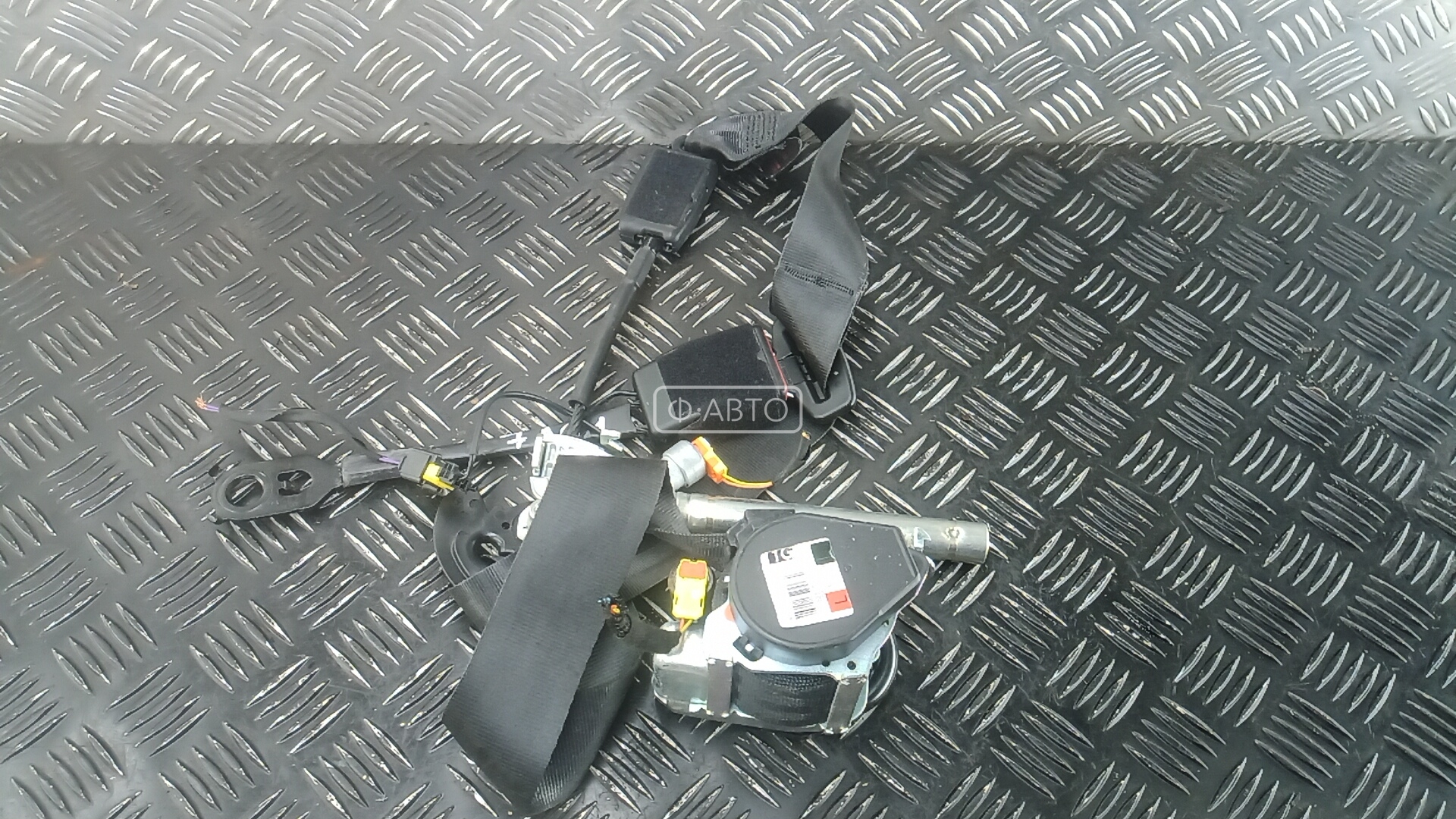 Ремень безопасности с пиропатроном сиденья переднего