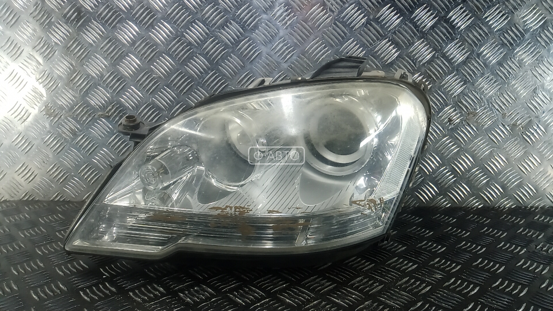 Фара левая