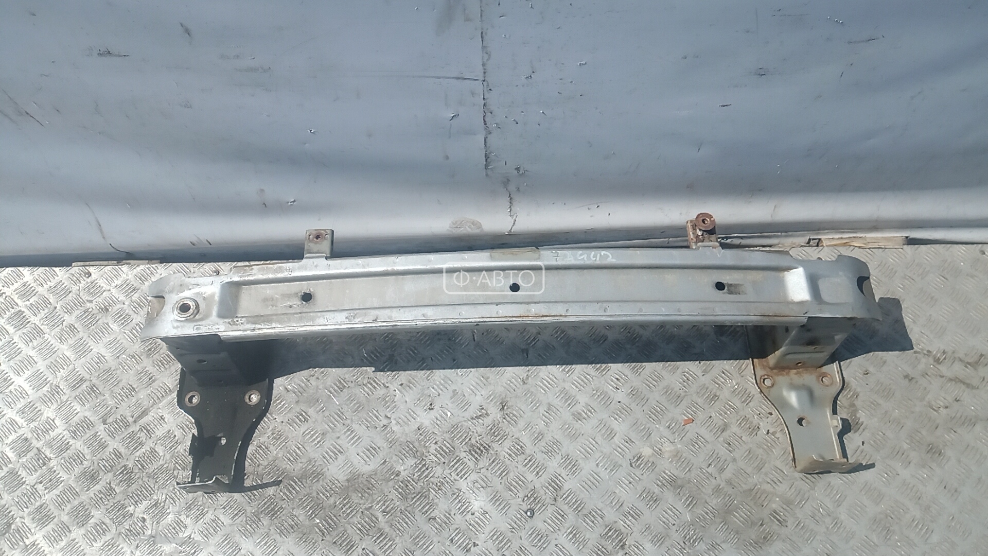 Усилитель бампера передний (кронштейн)