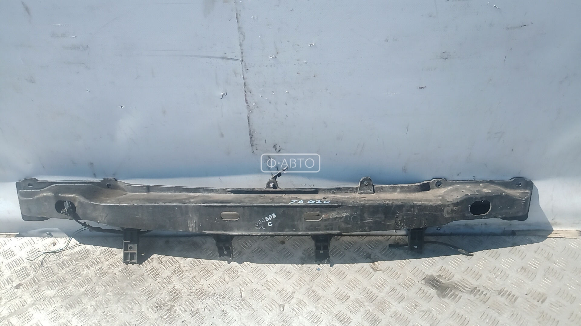 Усилитель бампера передний (кронштейн)