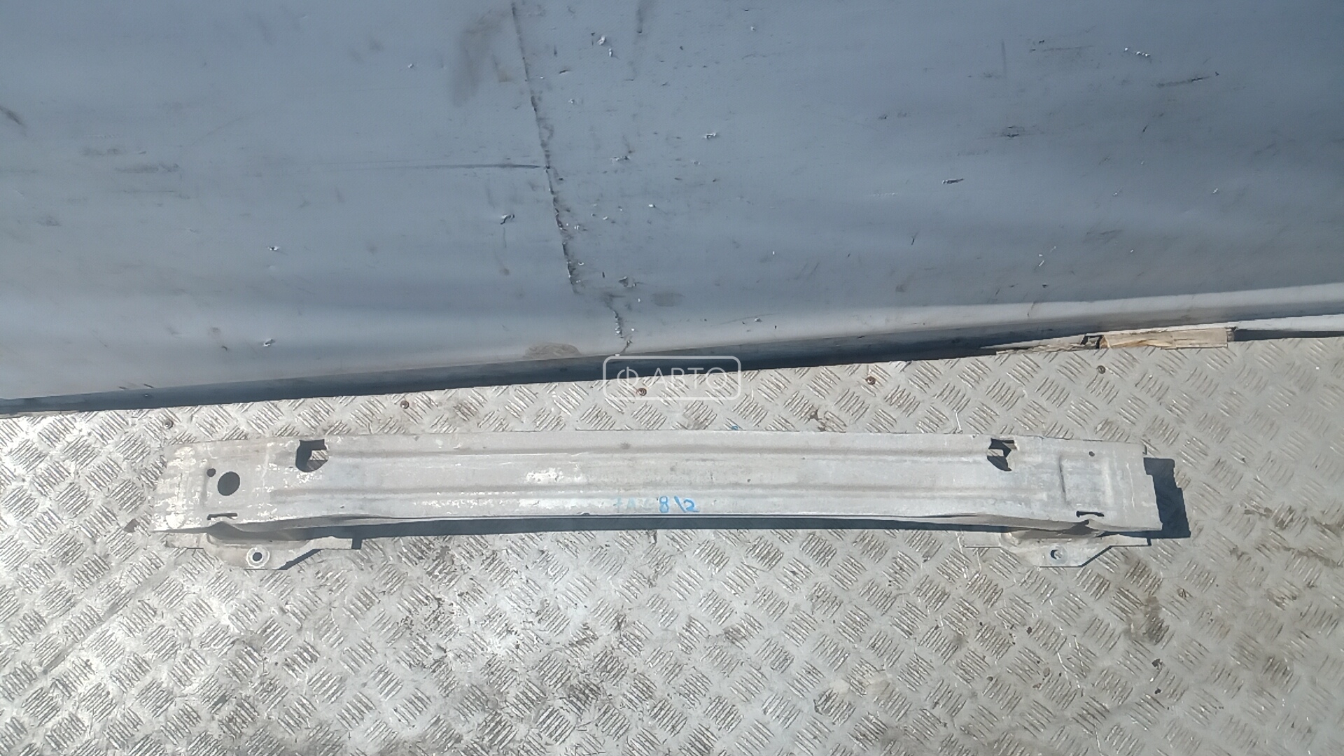 Усилитель бампера передний (кронштейн)