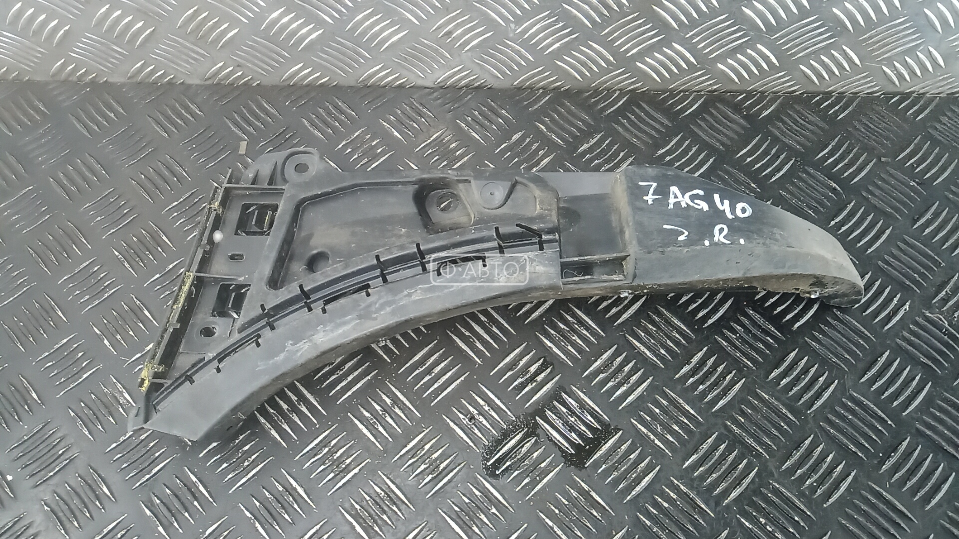 Крепление бампера заднее