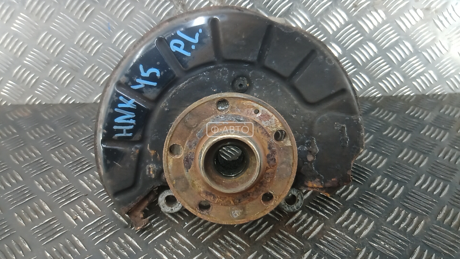 Ступица передняя левая