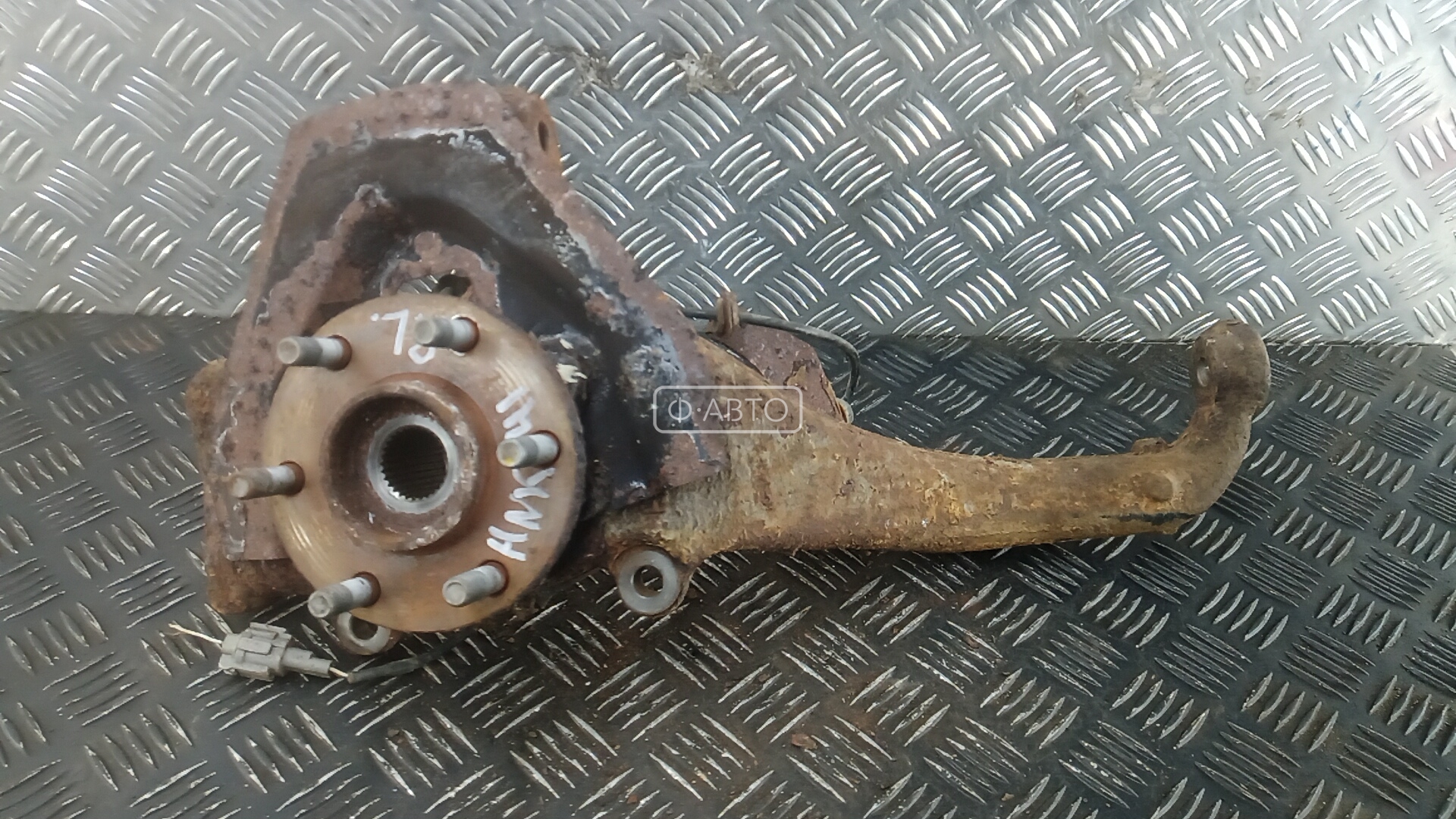 Ступица передняя левая