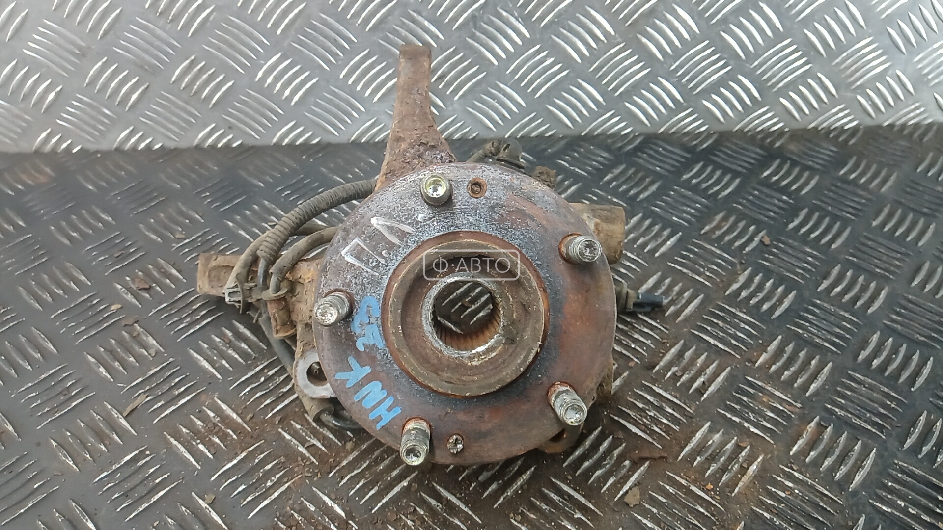 Ступица передняя левая