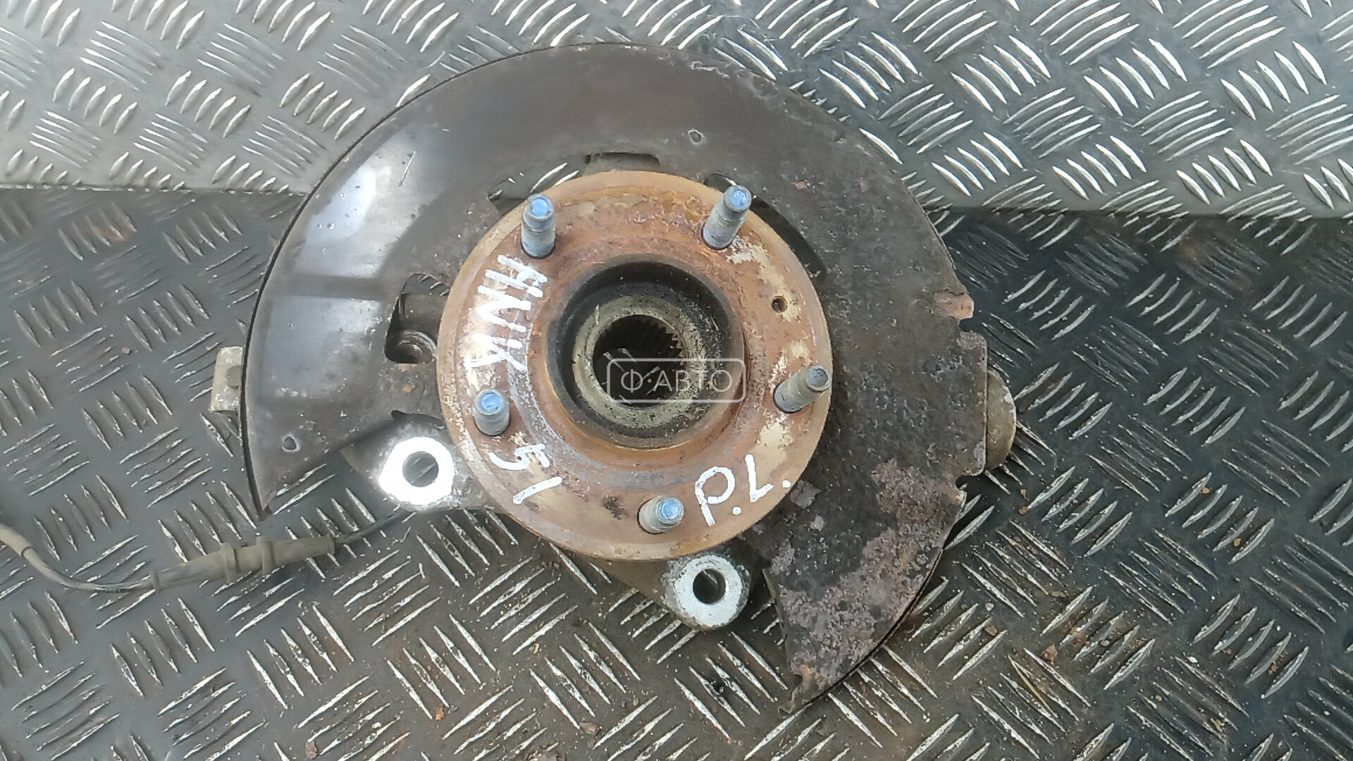 Ступица передняя левая