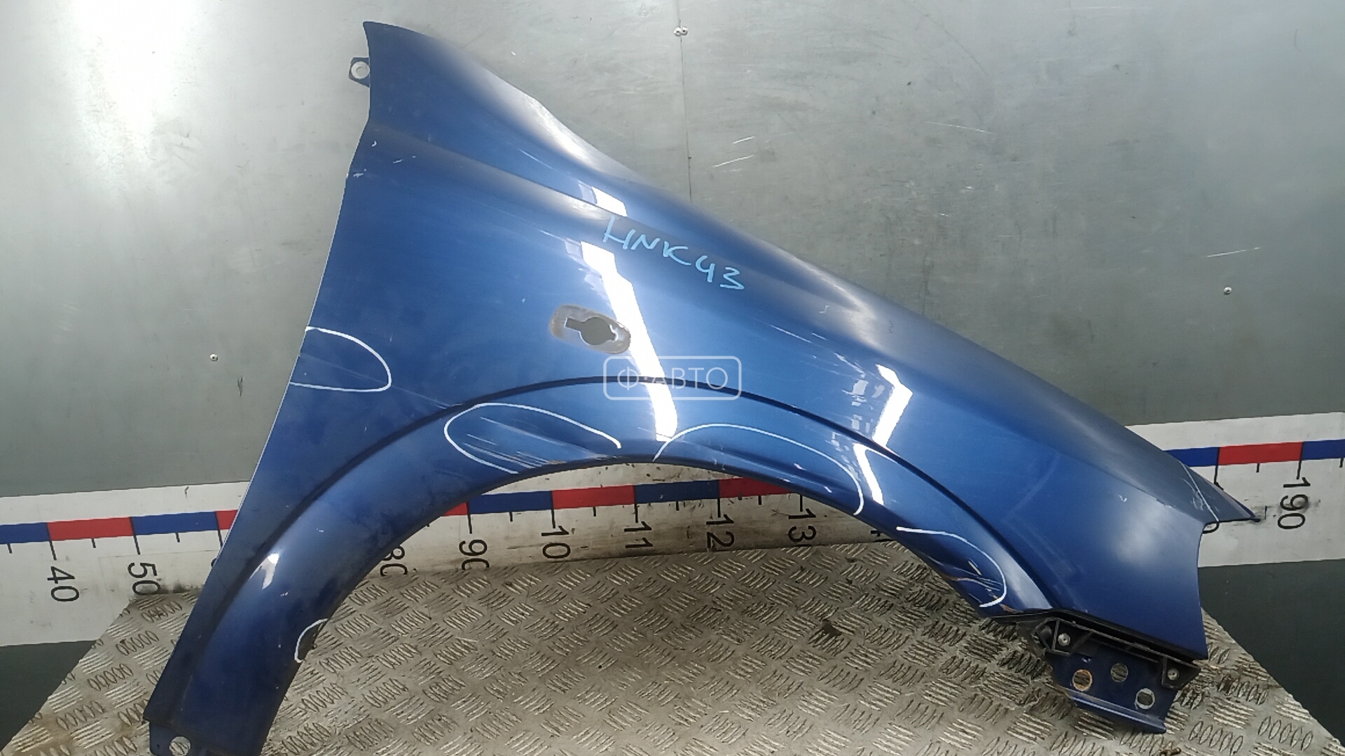 Крыло переднее правое