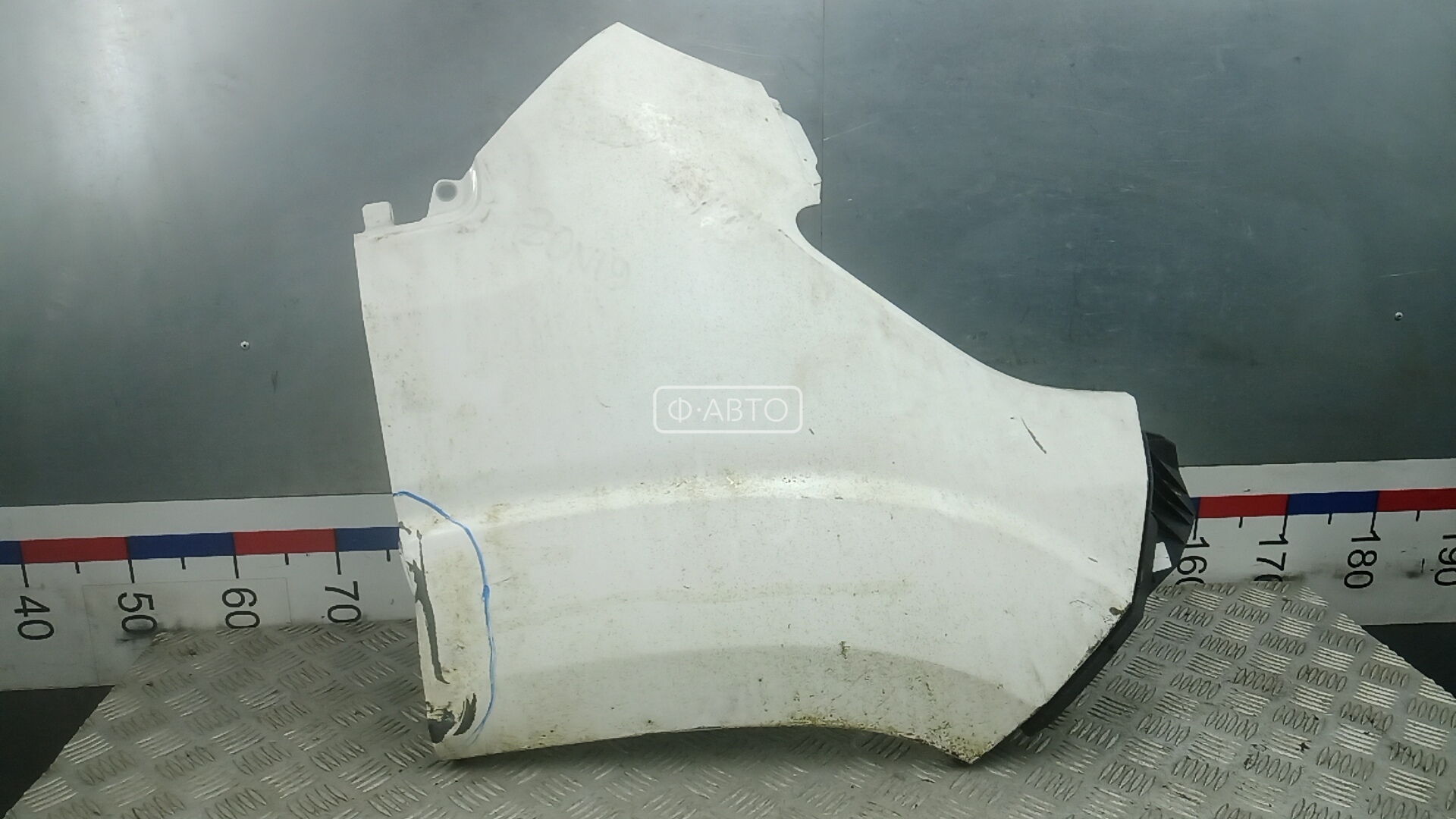 Крыло переднее правое