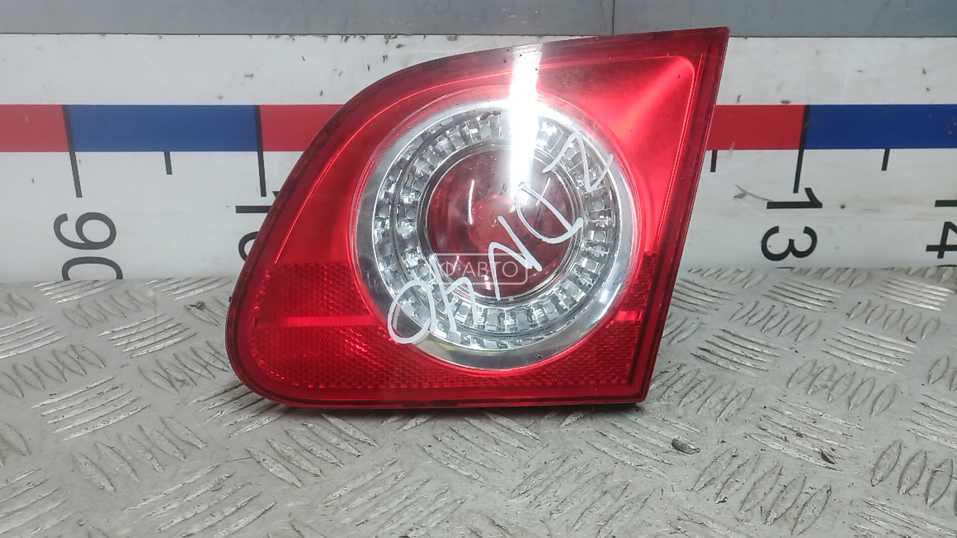 Фонарь правый крышки багажника