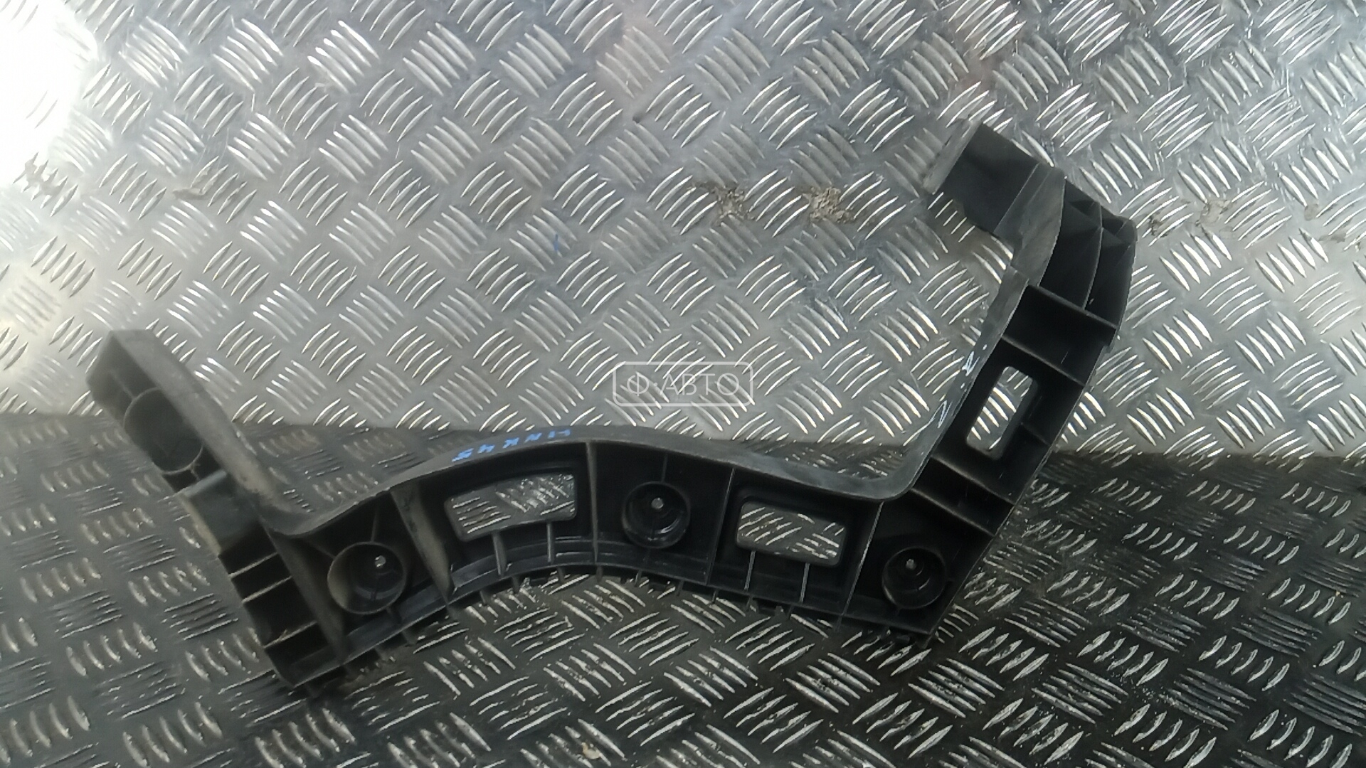 Крепление бампера заднее