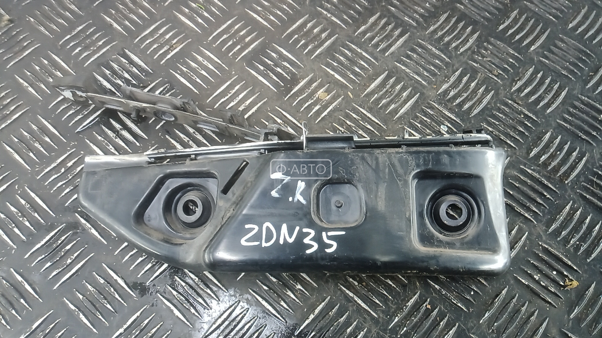 Крепление бампера заднее