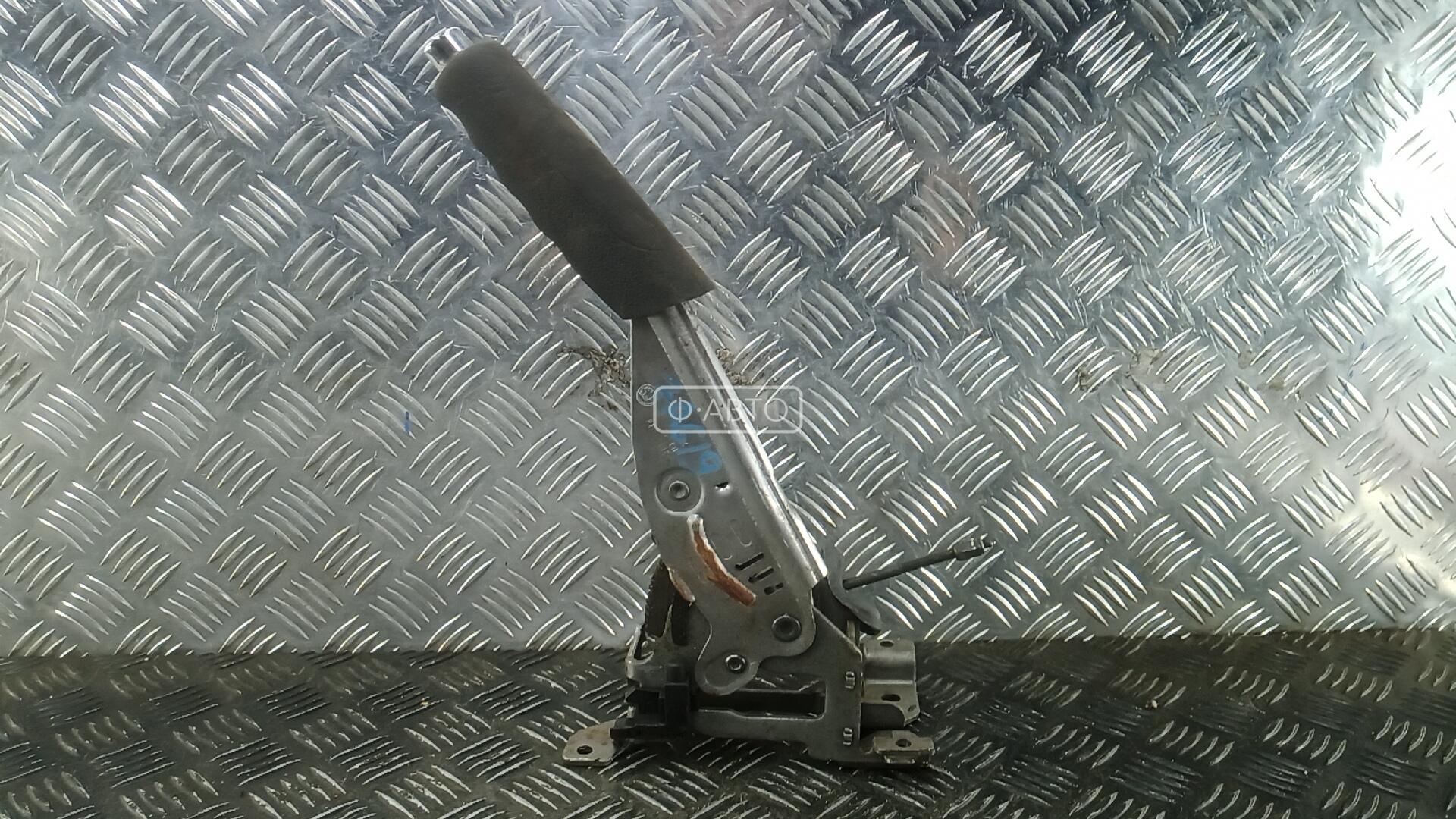 Рычаг ручного тормоза (ручник)