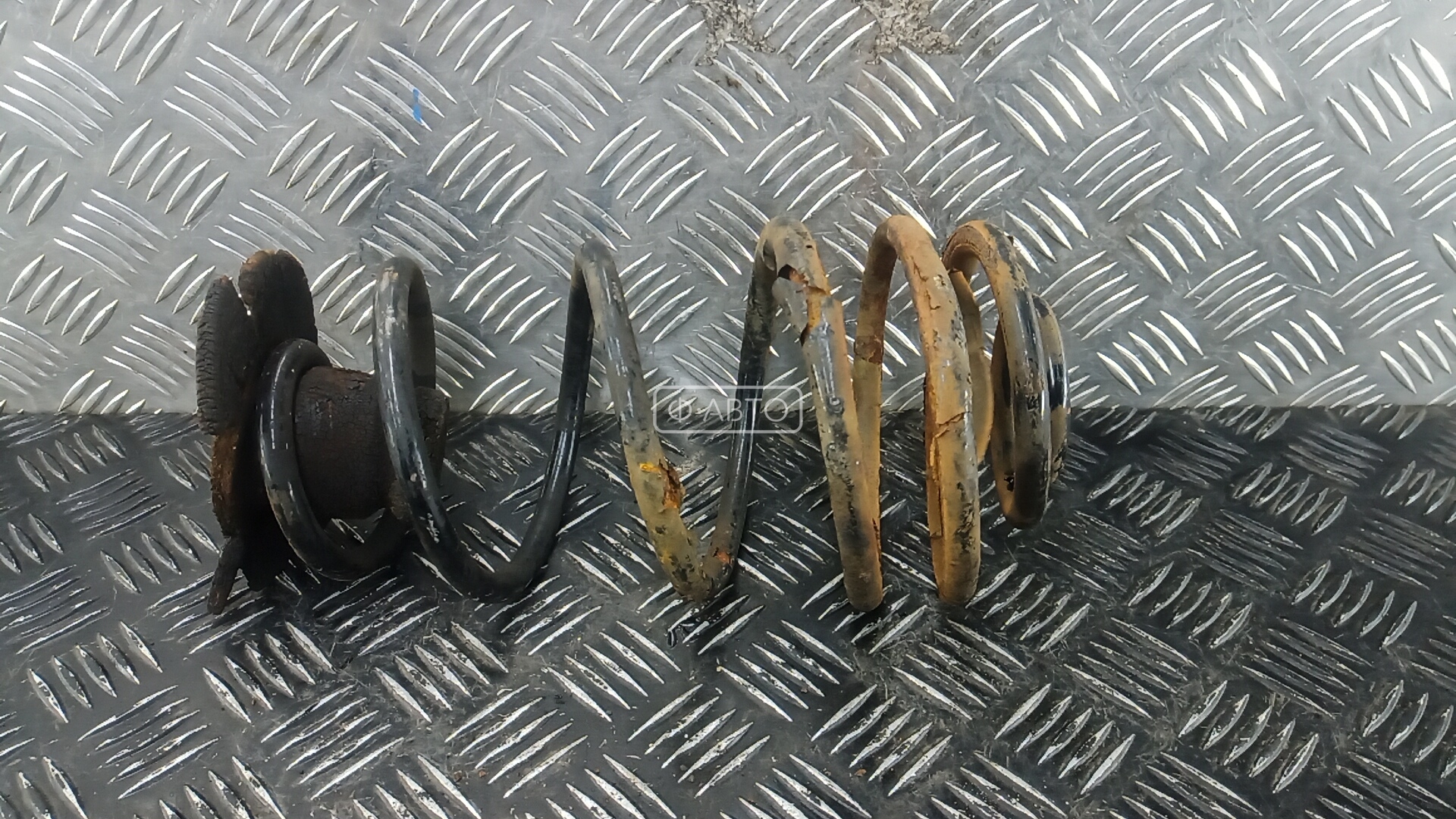 Пружина задняя