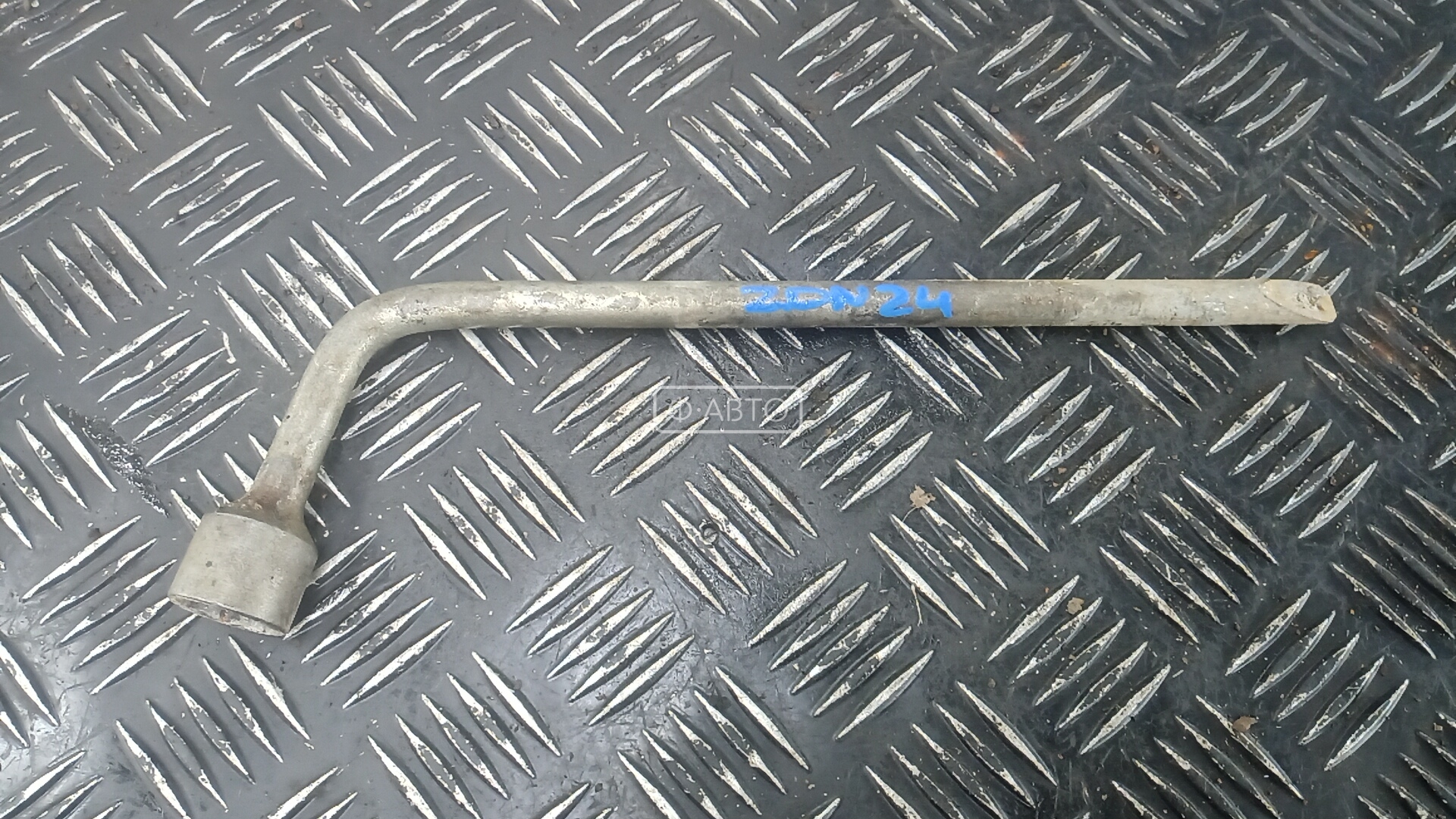 Ключ колесный