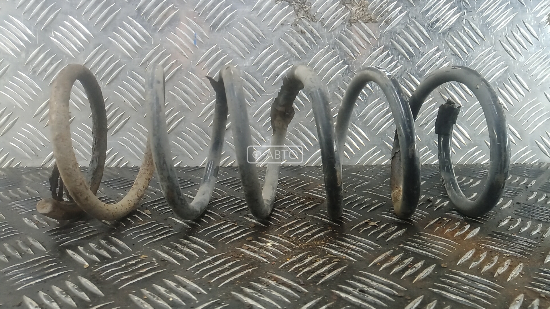 Пружина задняя