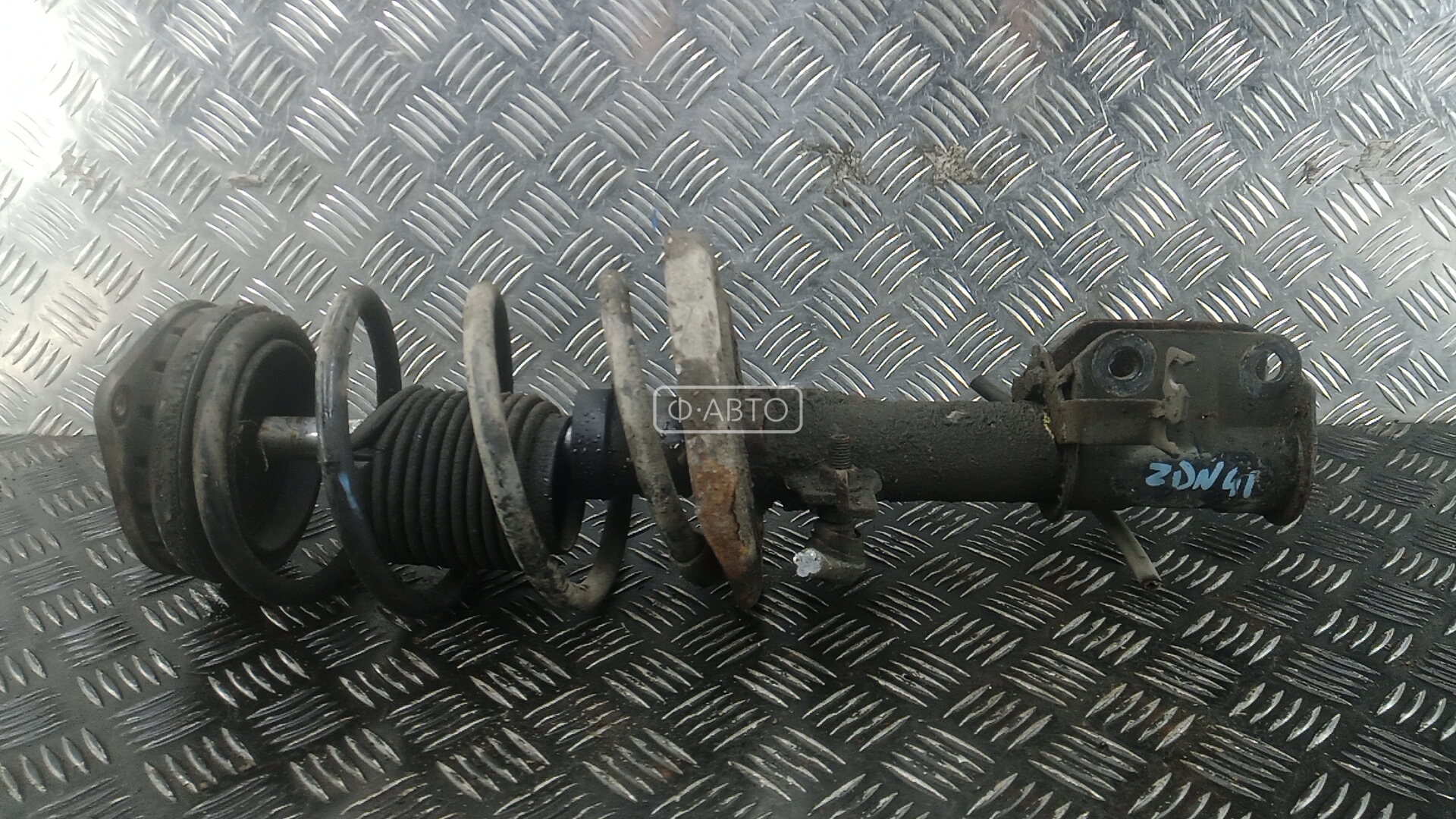 Стойка передняя правая