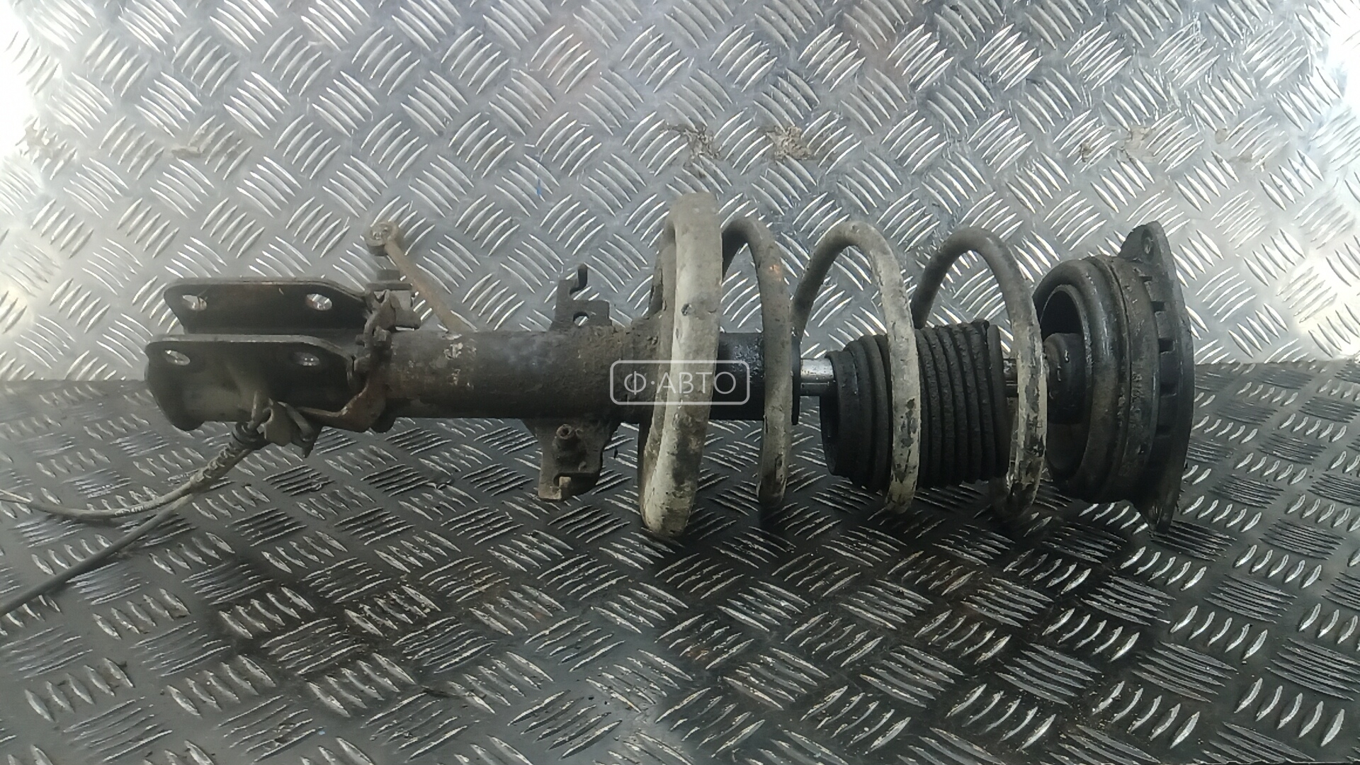 Стойка передняя левая