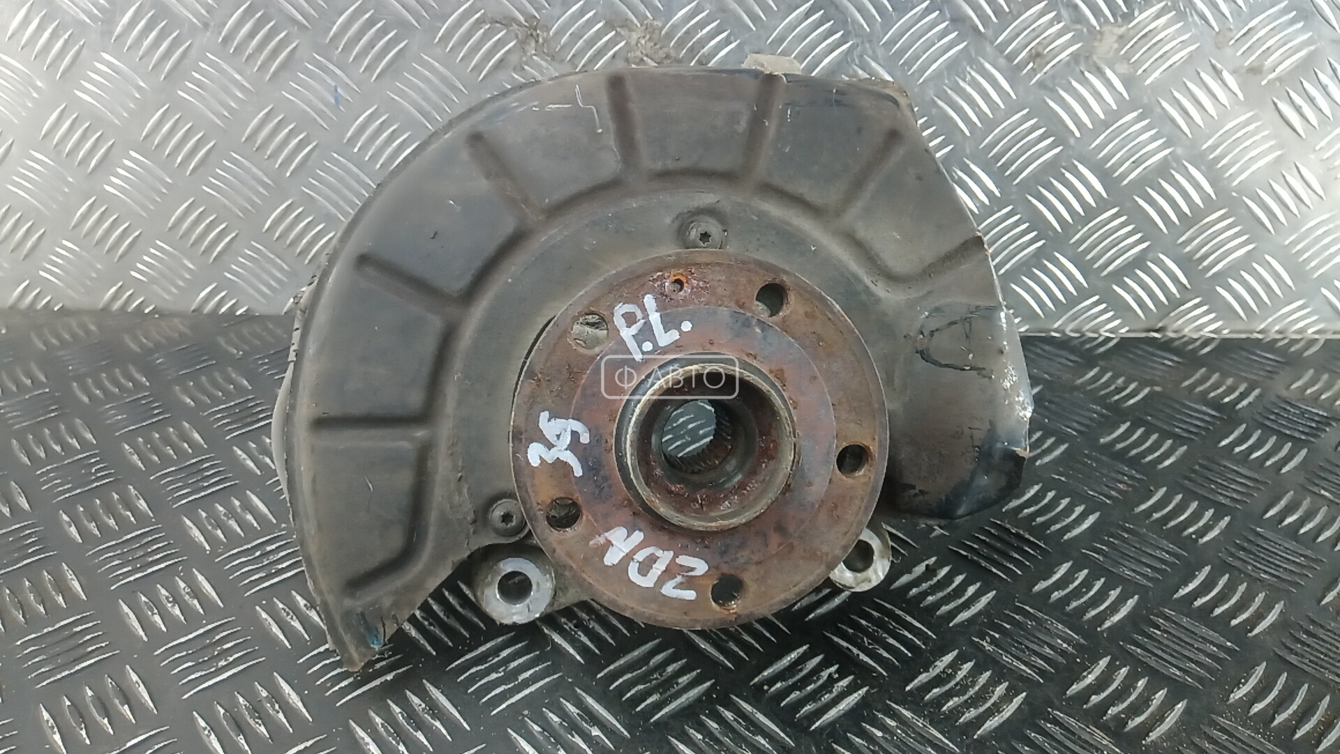 Ступица передняя левая