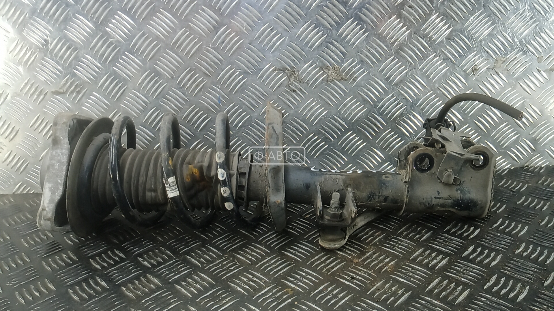 Стойка передняя левая