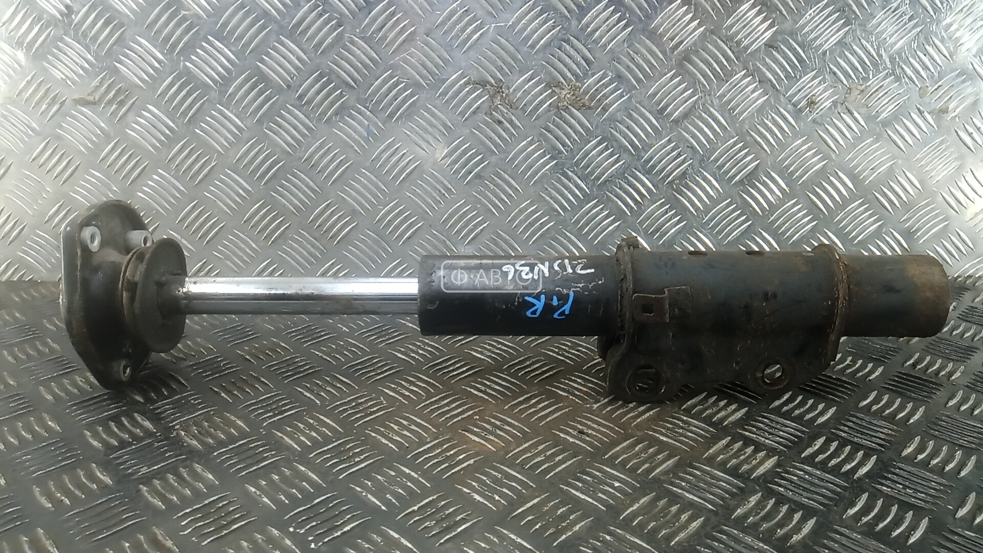 Амортизатор передний правый