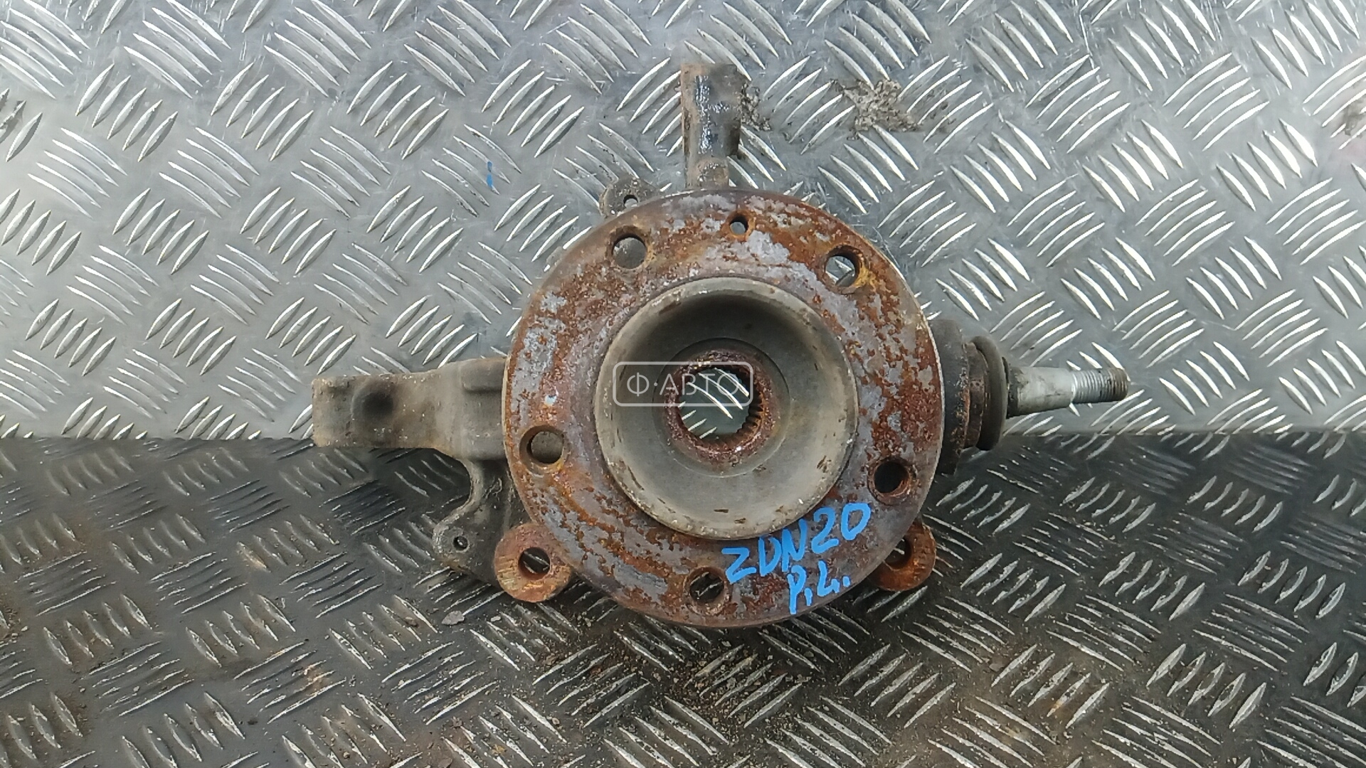 Ступица передняя левая