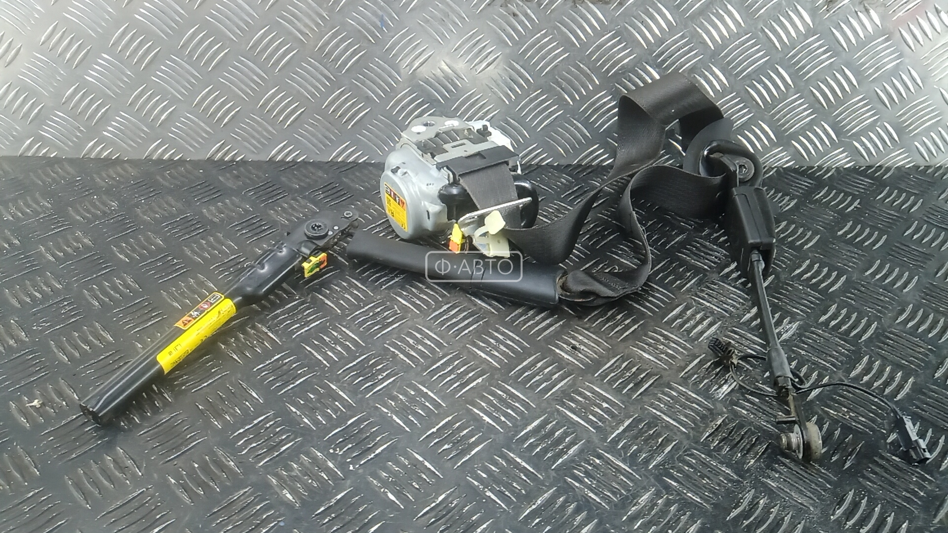 Ремень безопасности с пиропатроном сиденья переднего