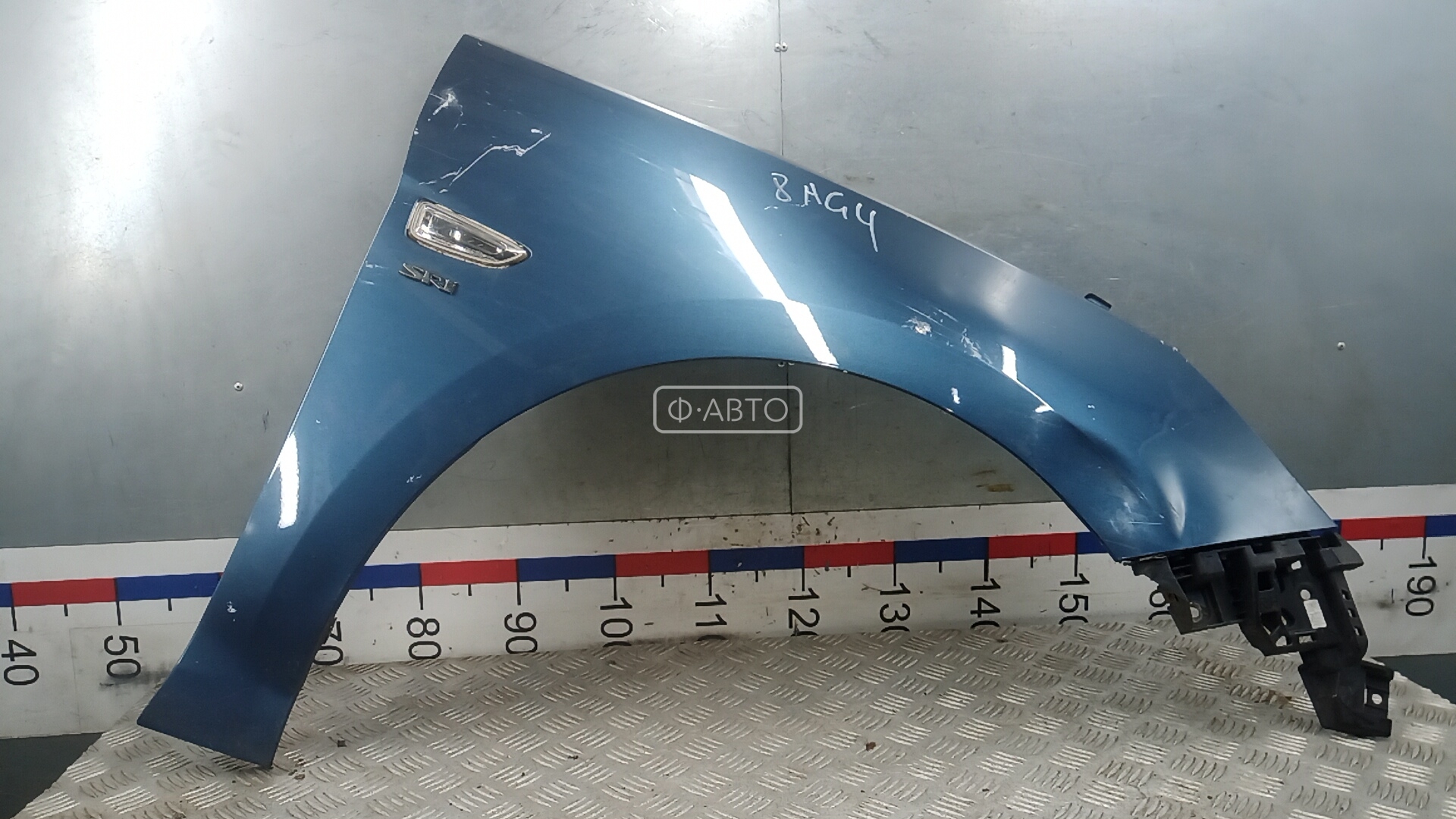 Крыло переднее правое