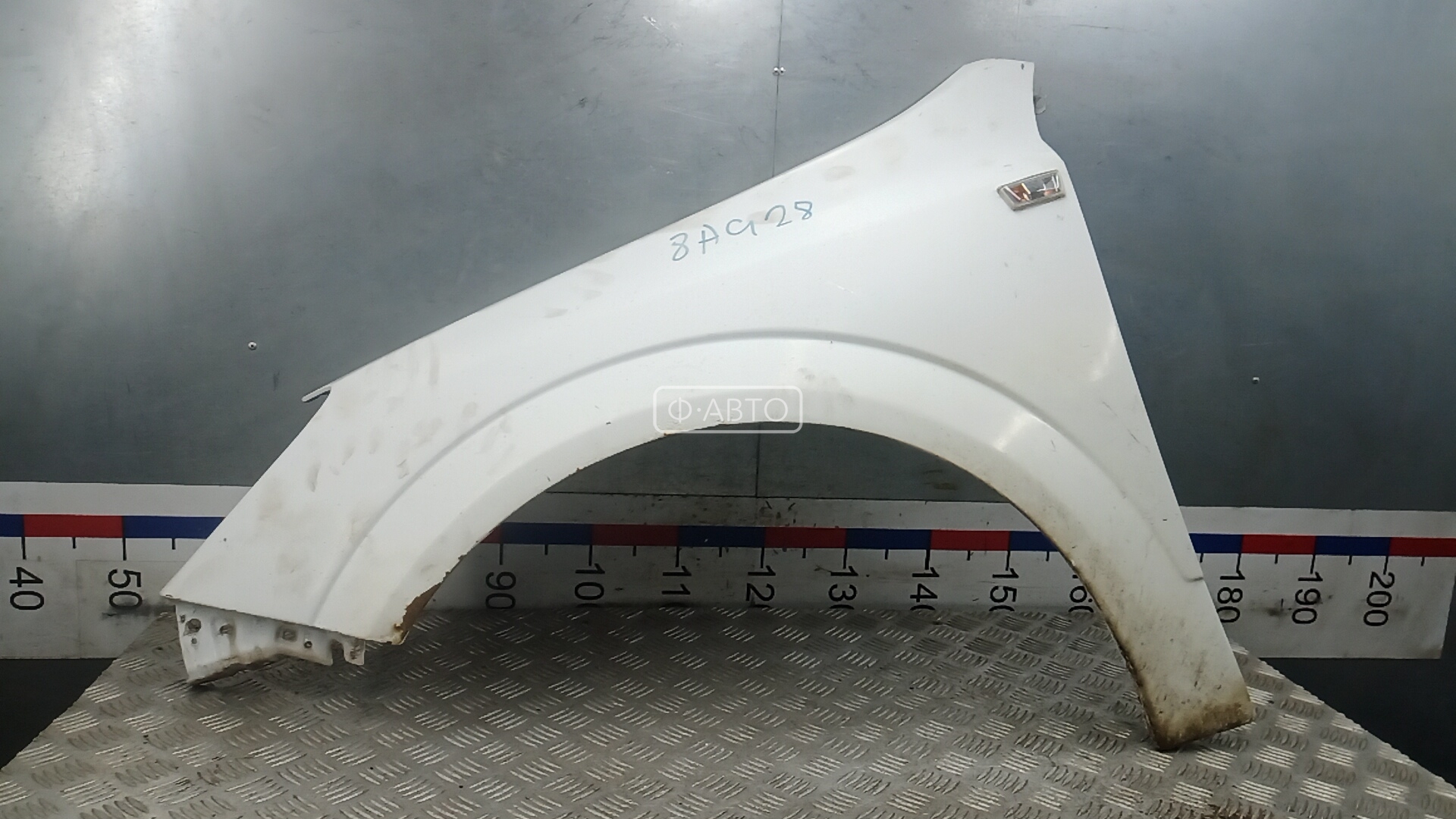 Крыло переднее левое