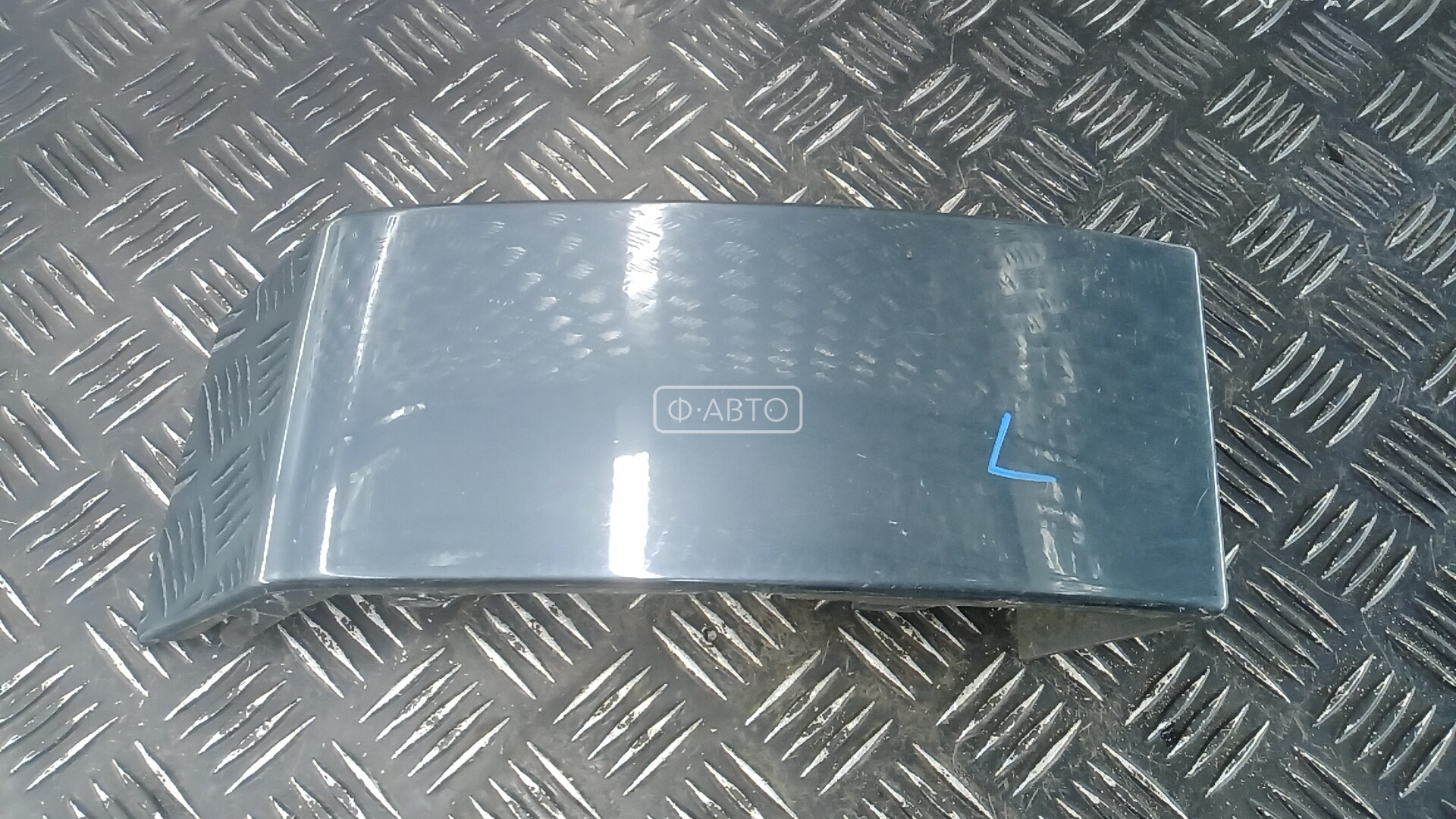 Ус под фонарь левый