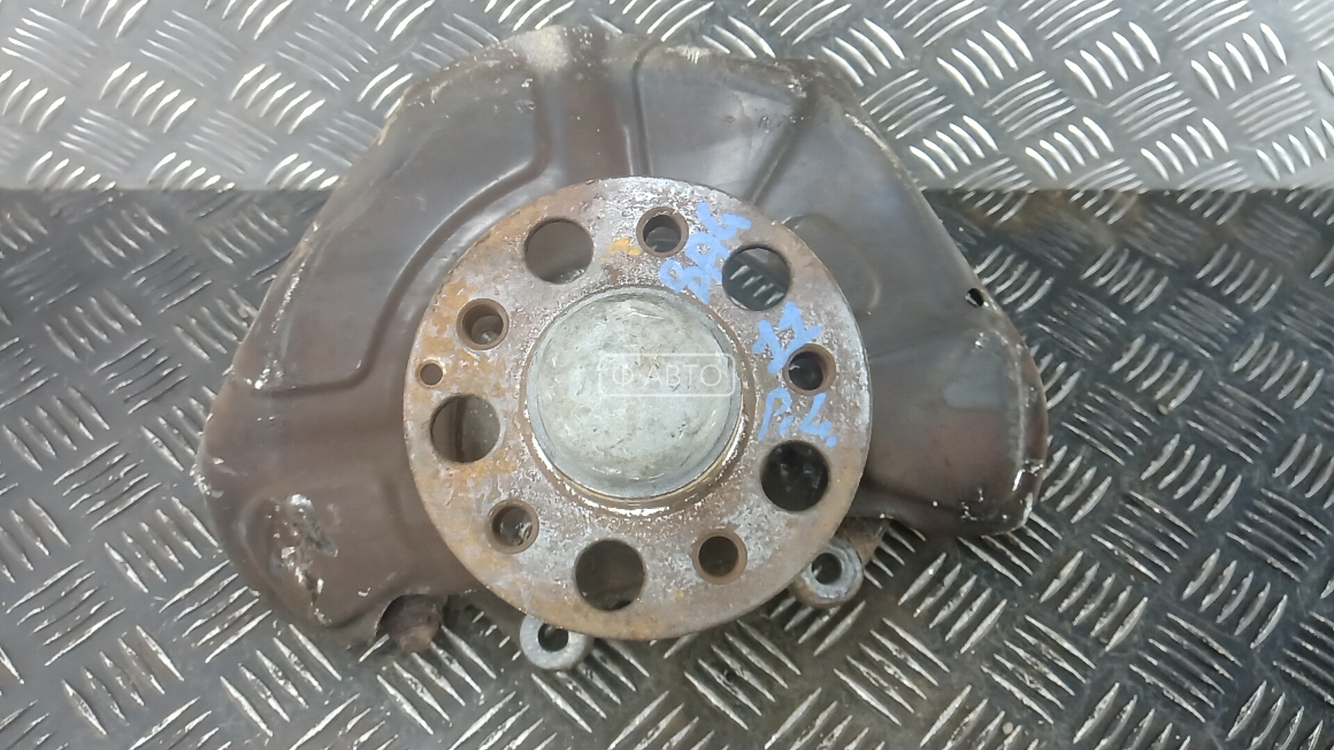 Ступица передняя левая