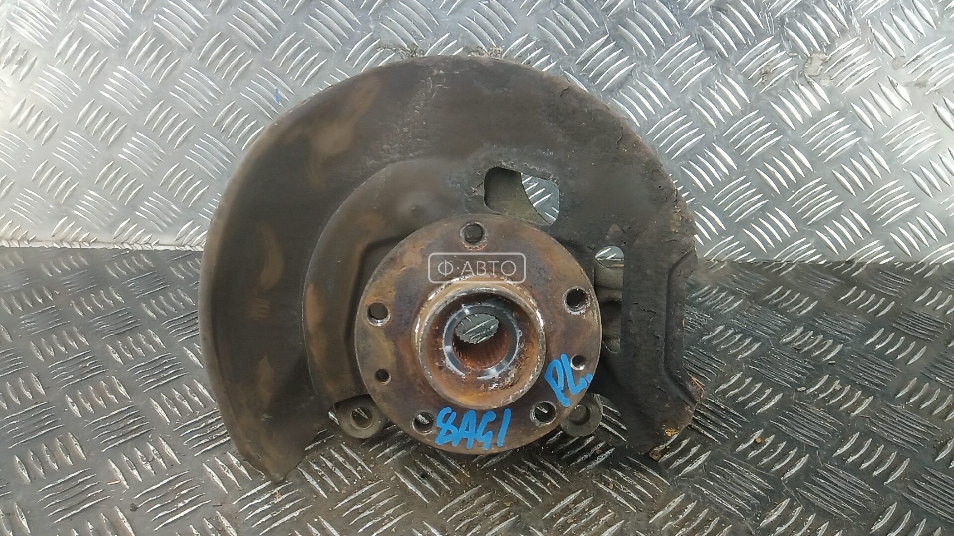 Ступица передняя левая