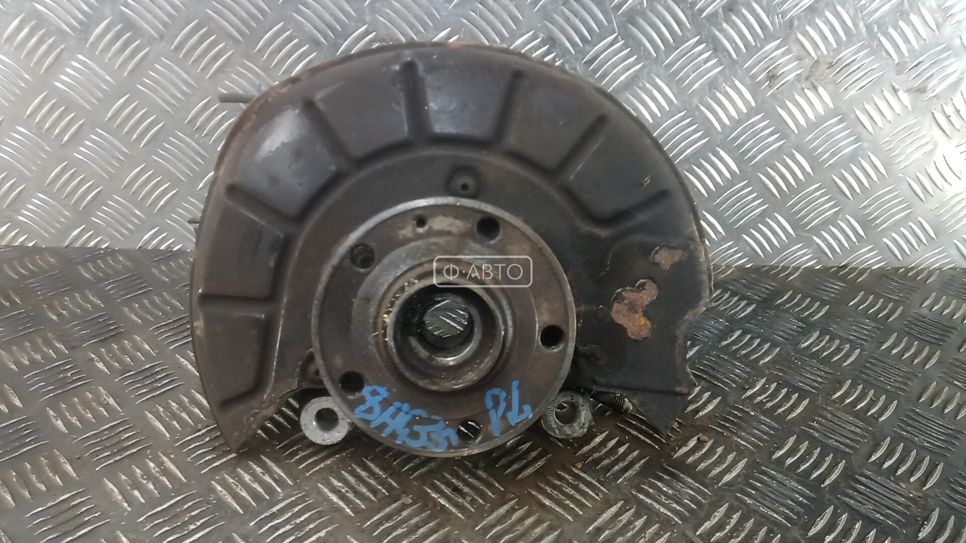 Ступица передняя левая