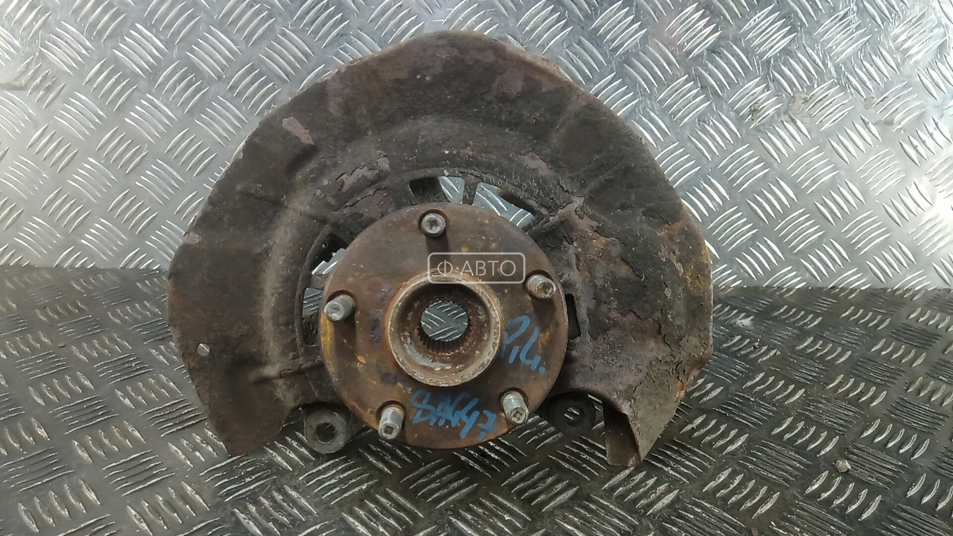 Ступица передняя левая