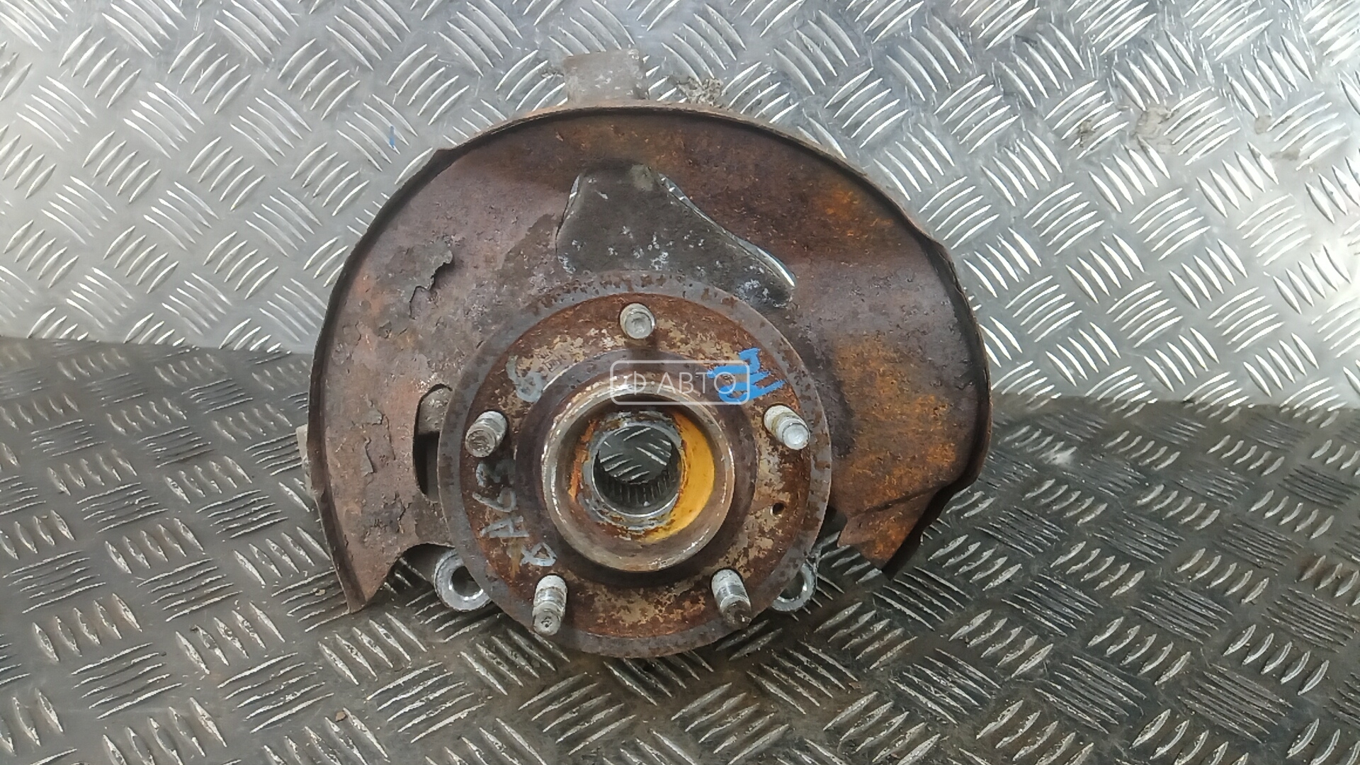 Ступица передняя левая