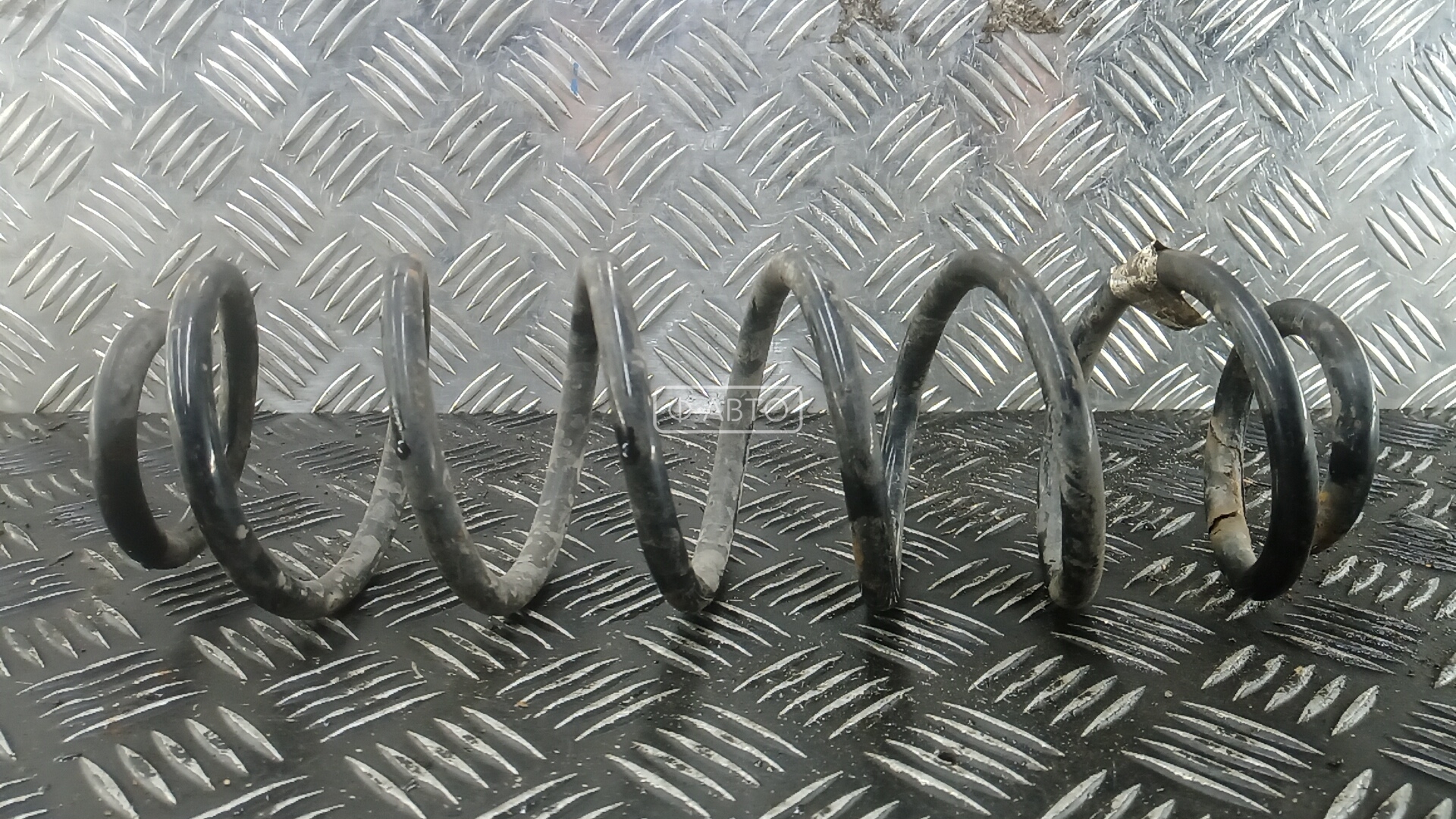 Пружина задняя