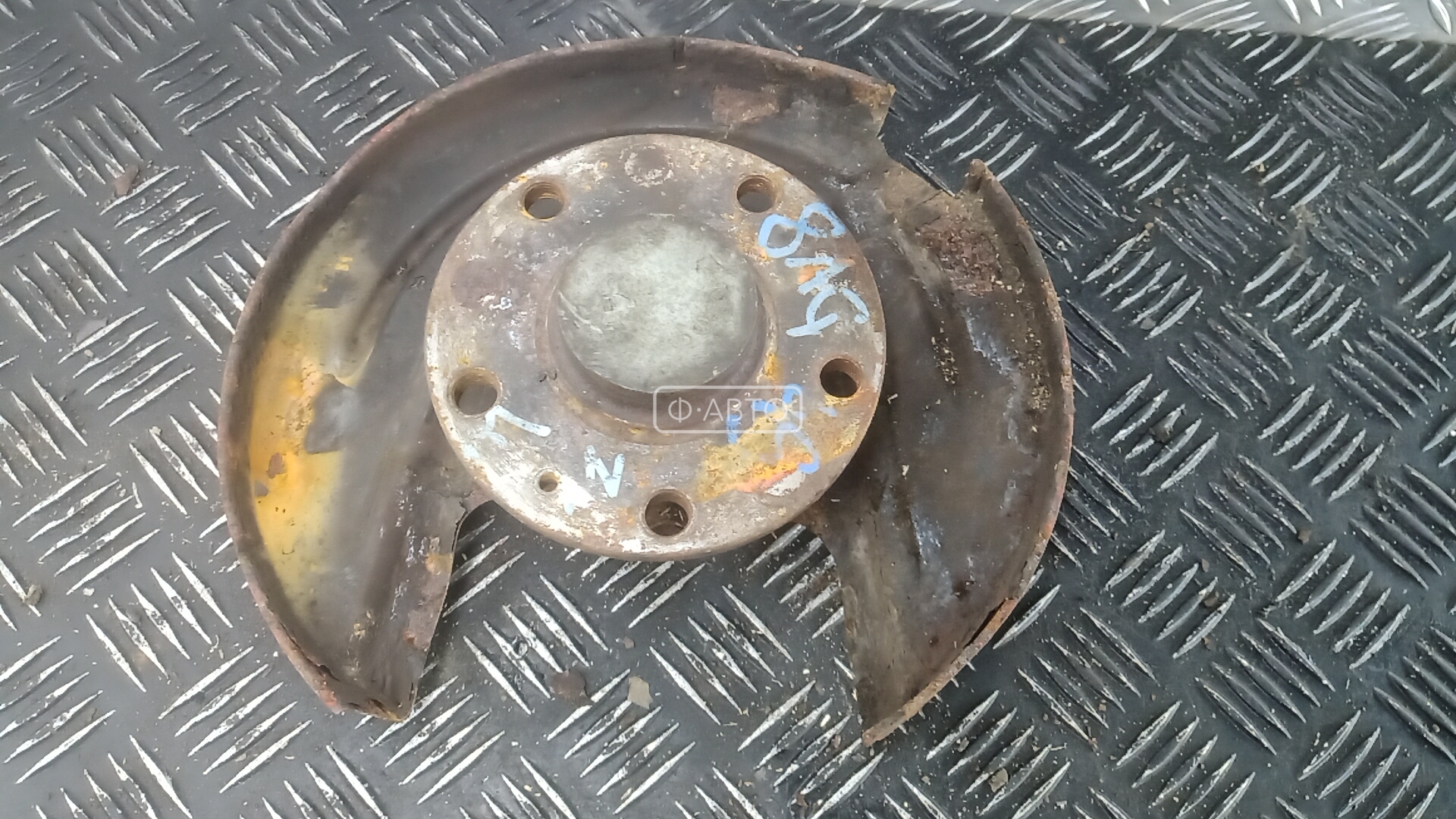 Ступица задняя левая