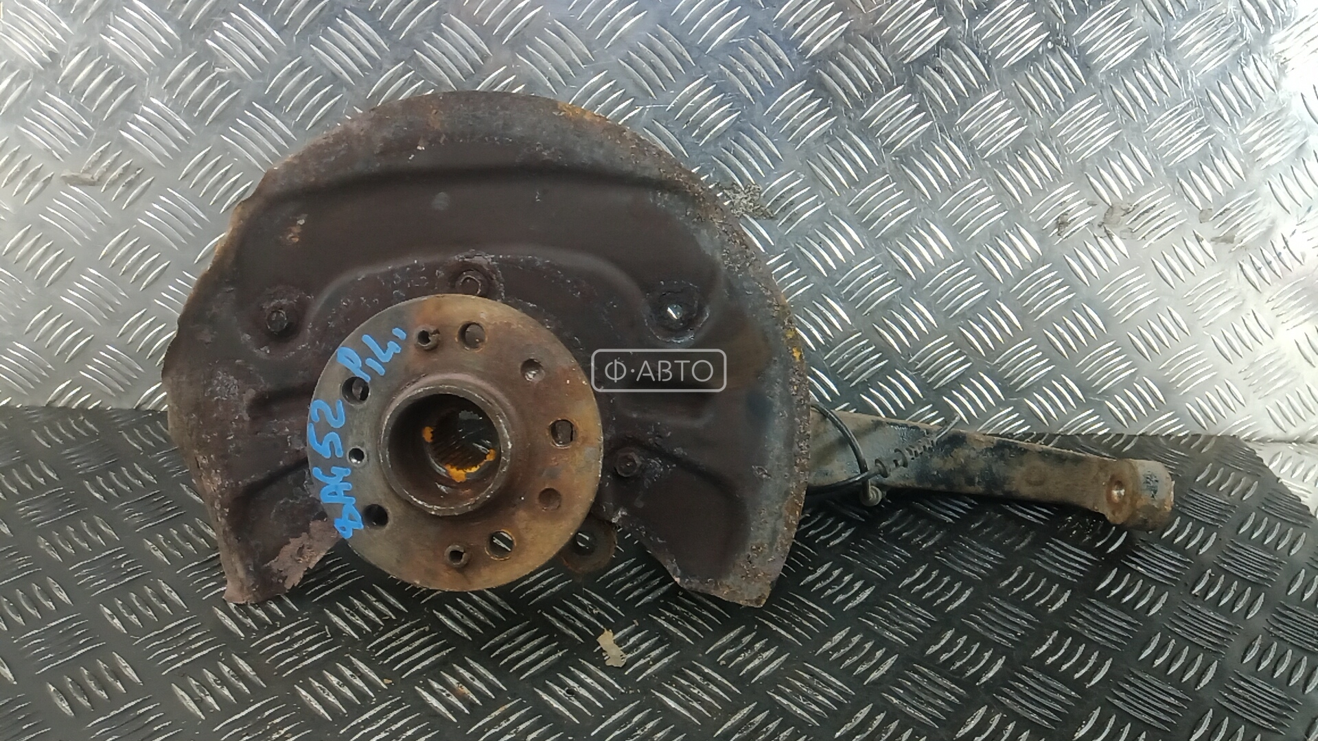 Ступица передняя левая