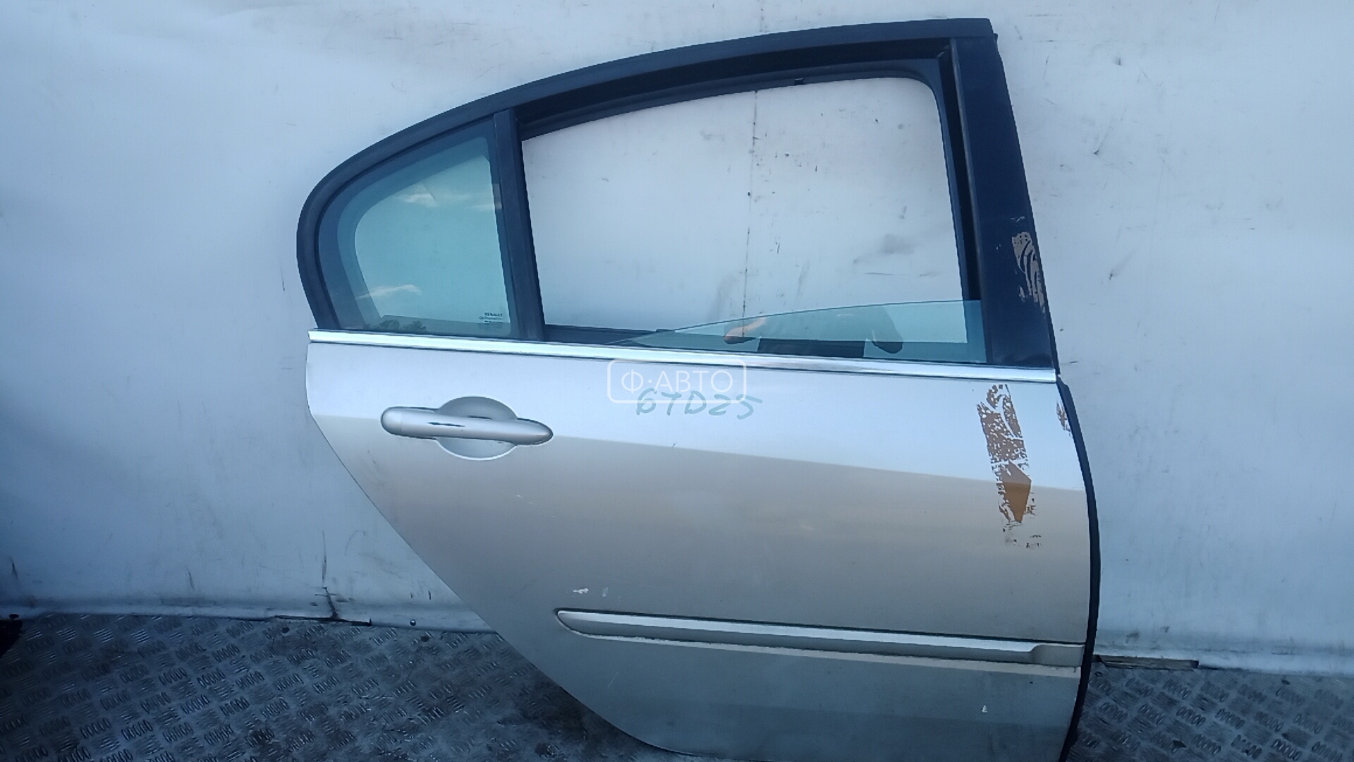 Дверь задняя правая