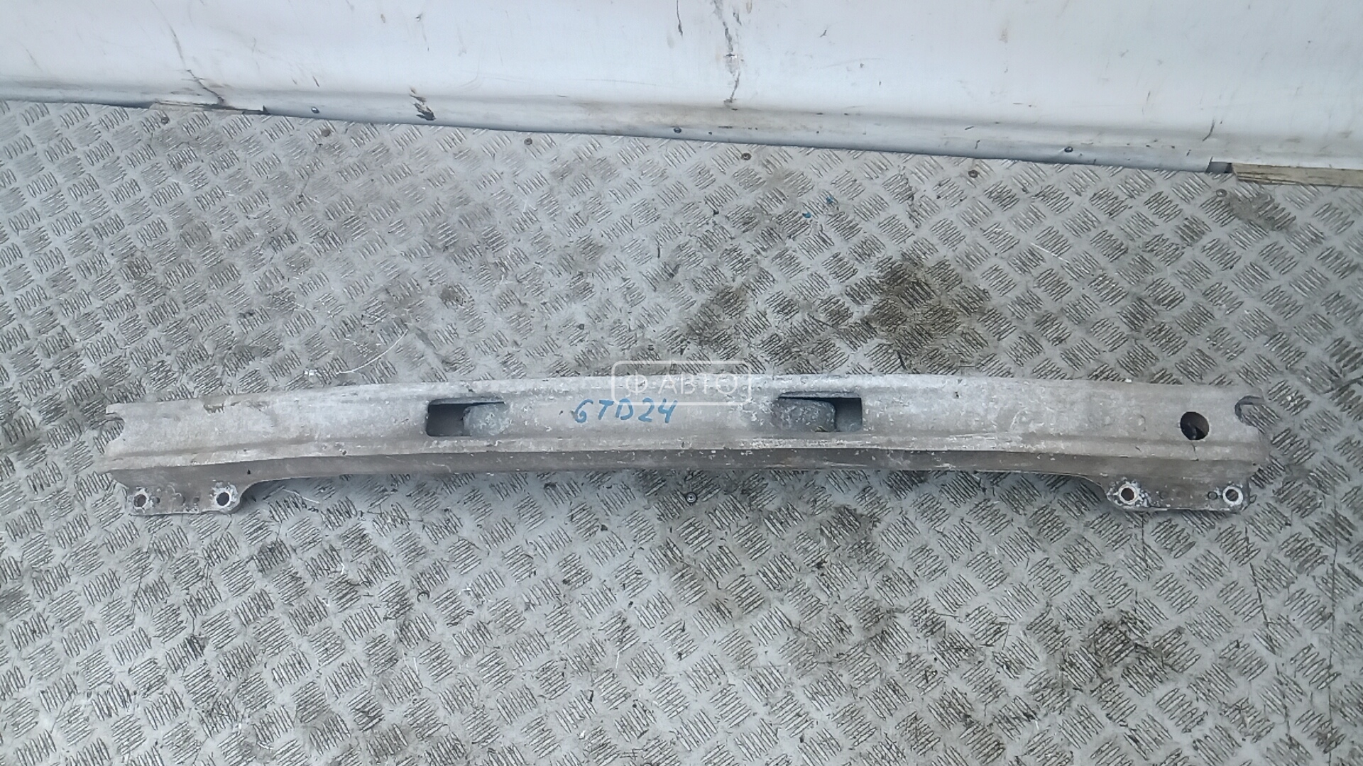 Усилитель бампера передний (кронштейн)